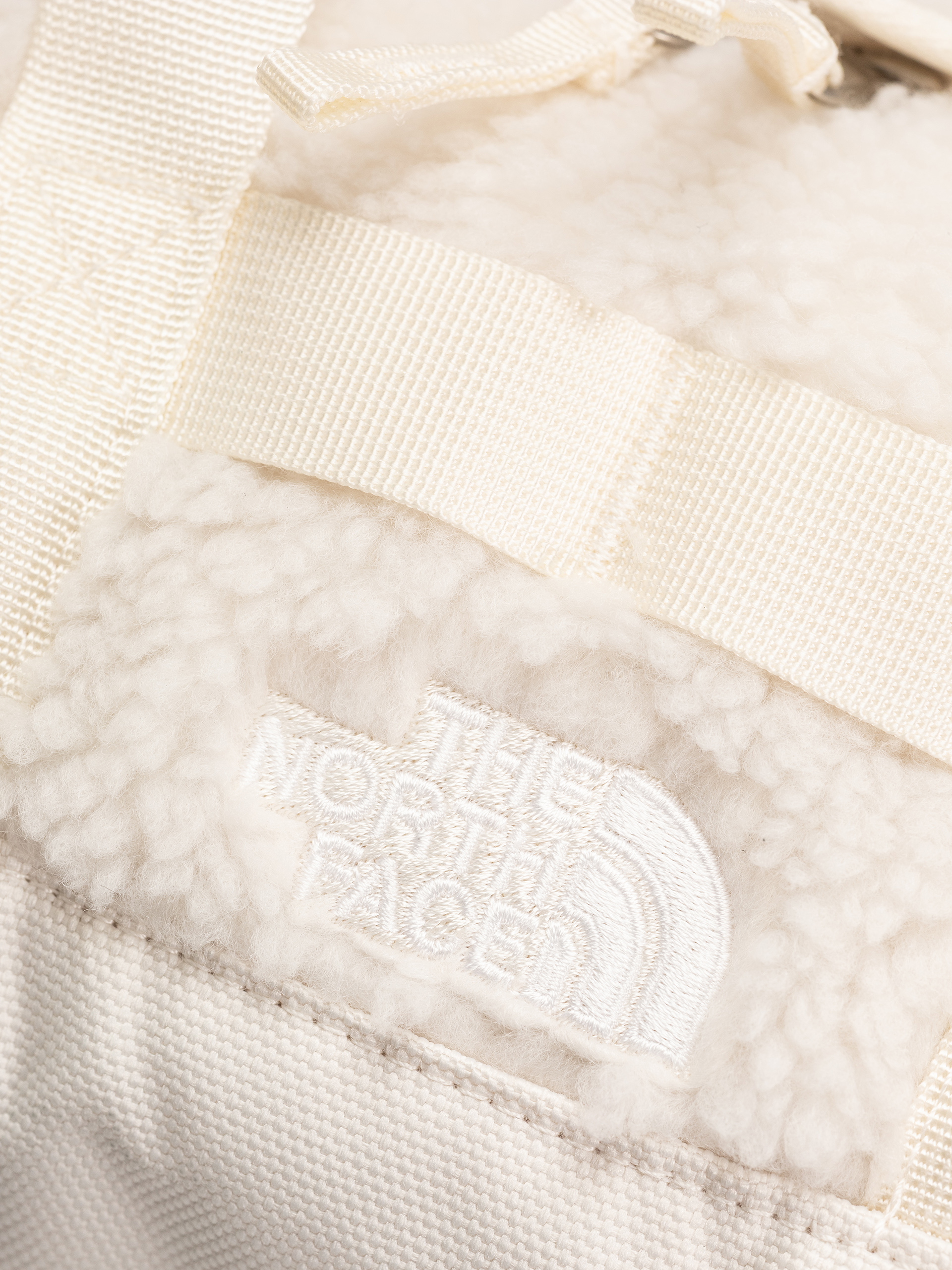 The North Face Base Camp High Pile Mini Bag Kézitáska (white dune/tnf white)