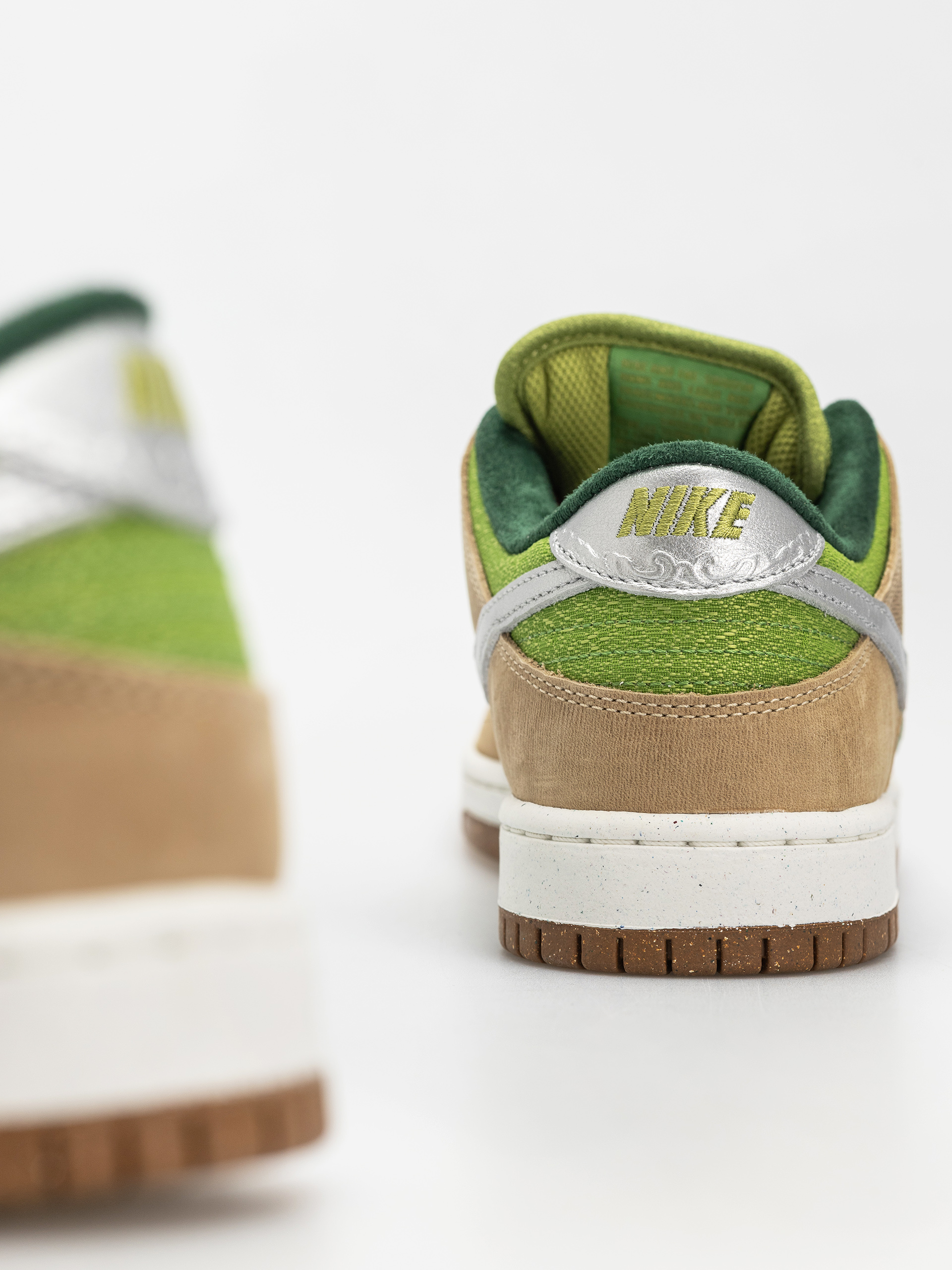 Nike SB Dunk Low Pro Wc Cipők (sesame/metallic silver pear fir)