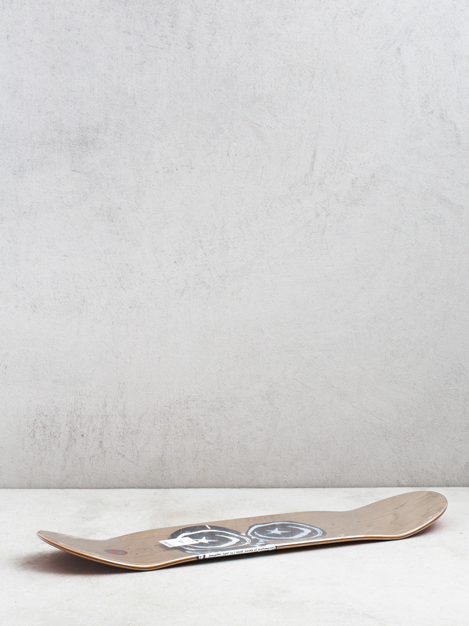 Foundation Im Dead Gördeszka lap