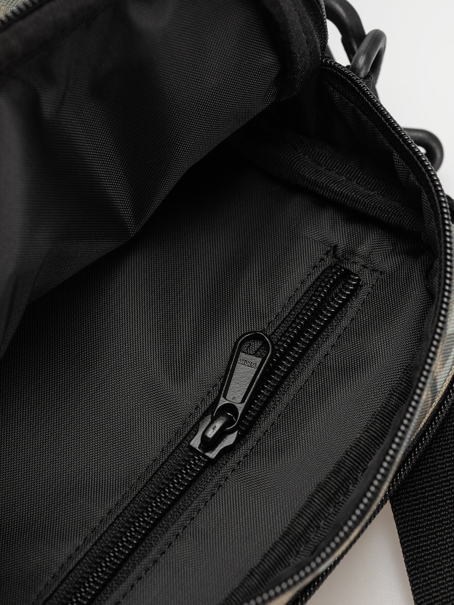 Carhartt WIP Essentials Táska (camo combi/green)