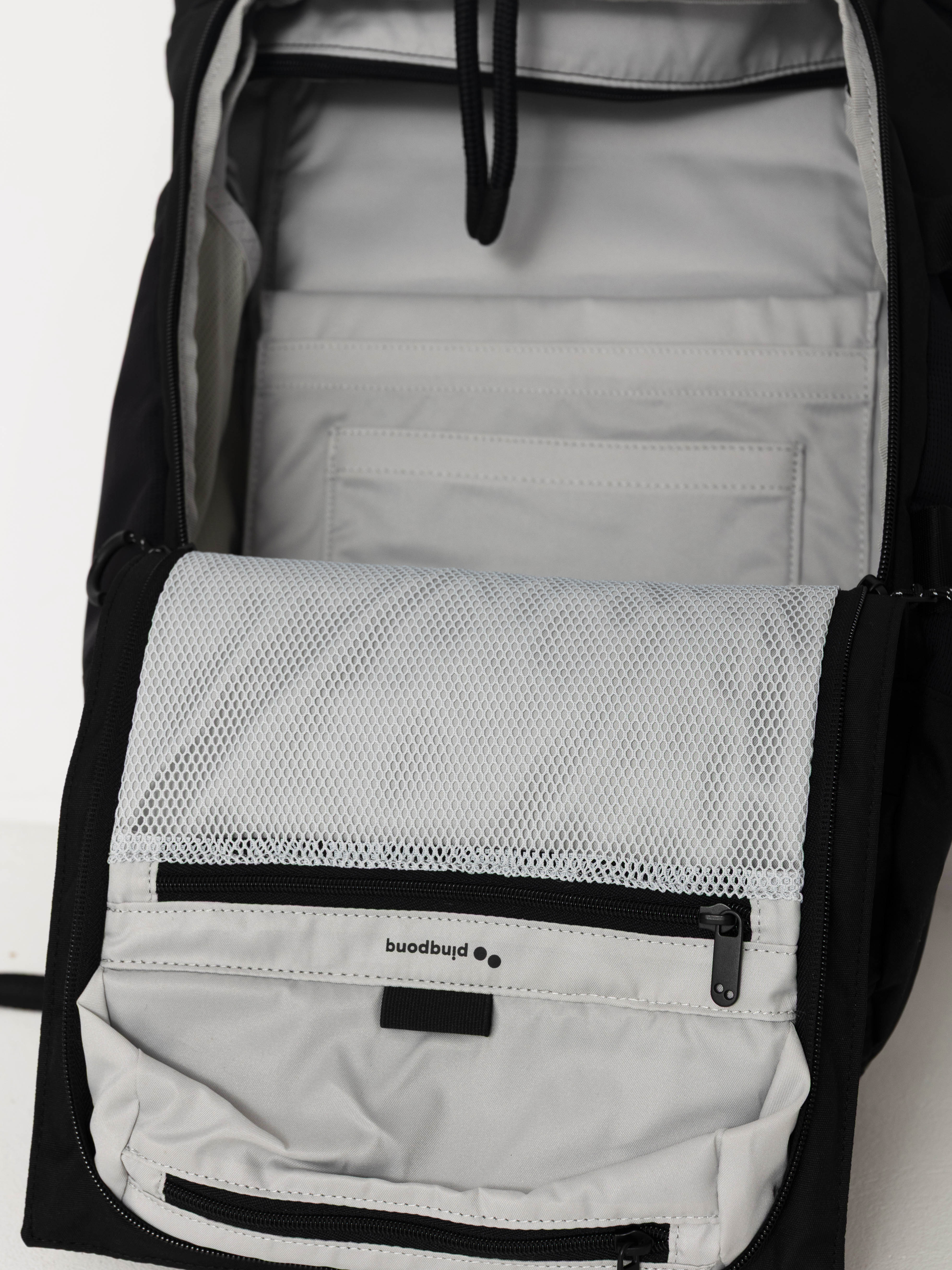 PinqPonq Blok Medium Hátizsák (rooted black)