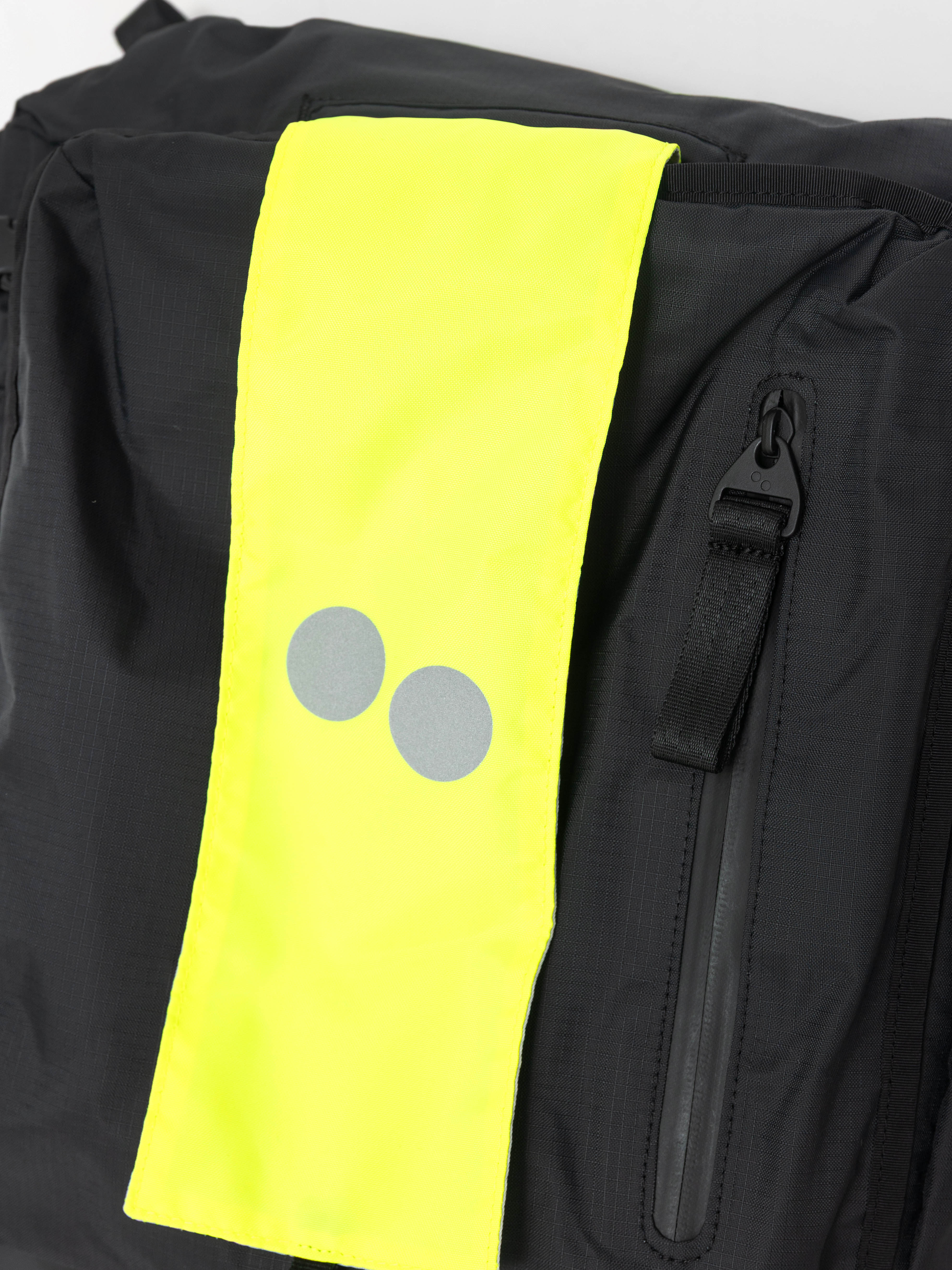 PinqPonq Komut Medium Hátizsák (pure black)