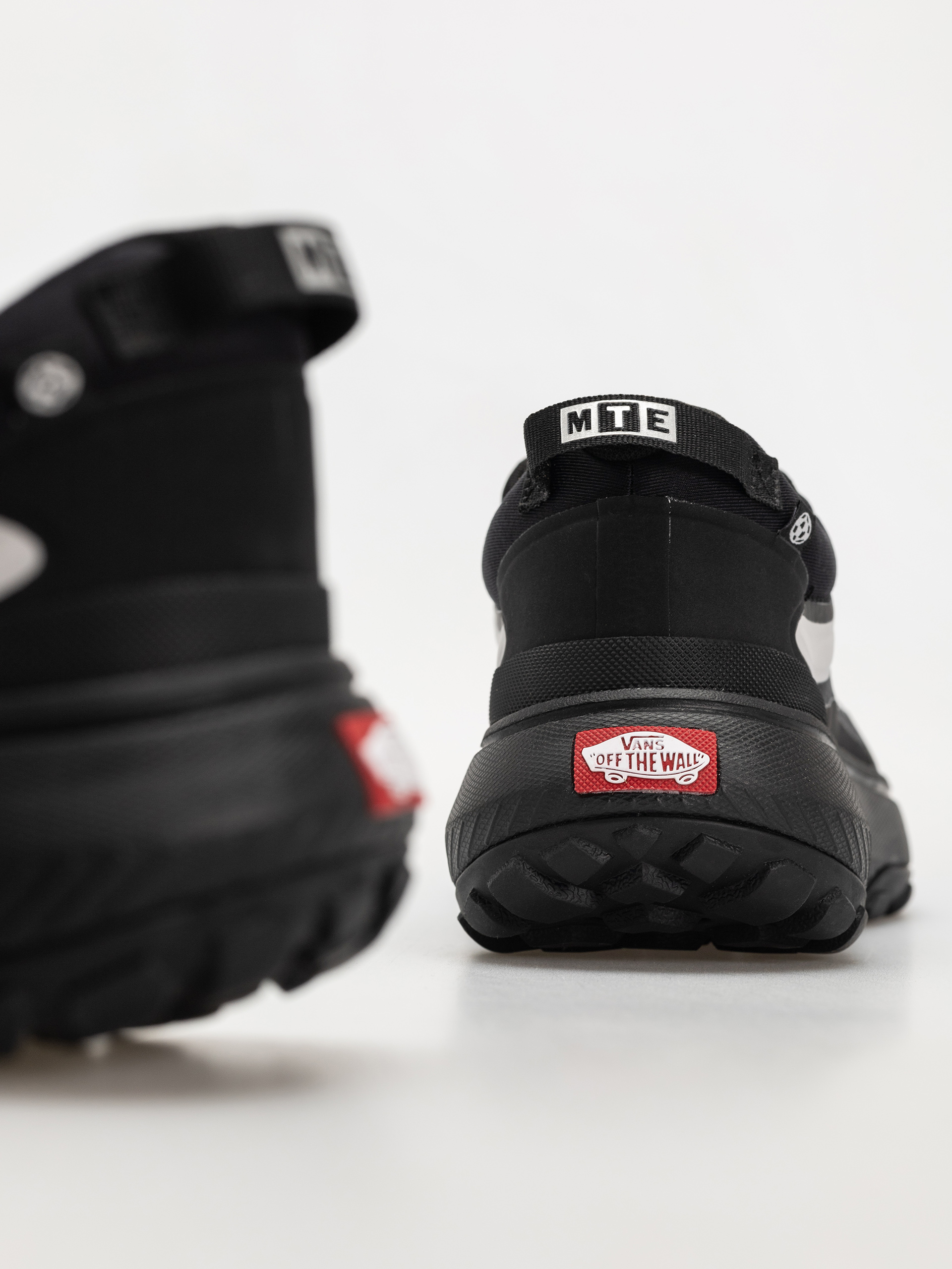 Vans Mte Crosspath Cipők (reflective black)