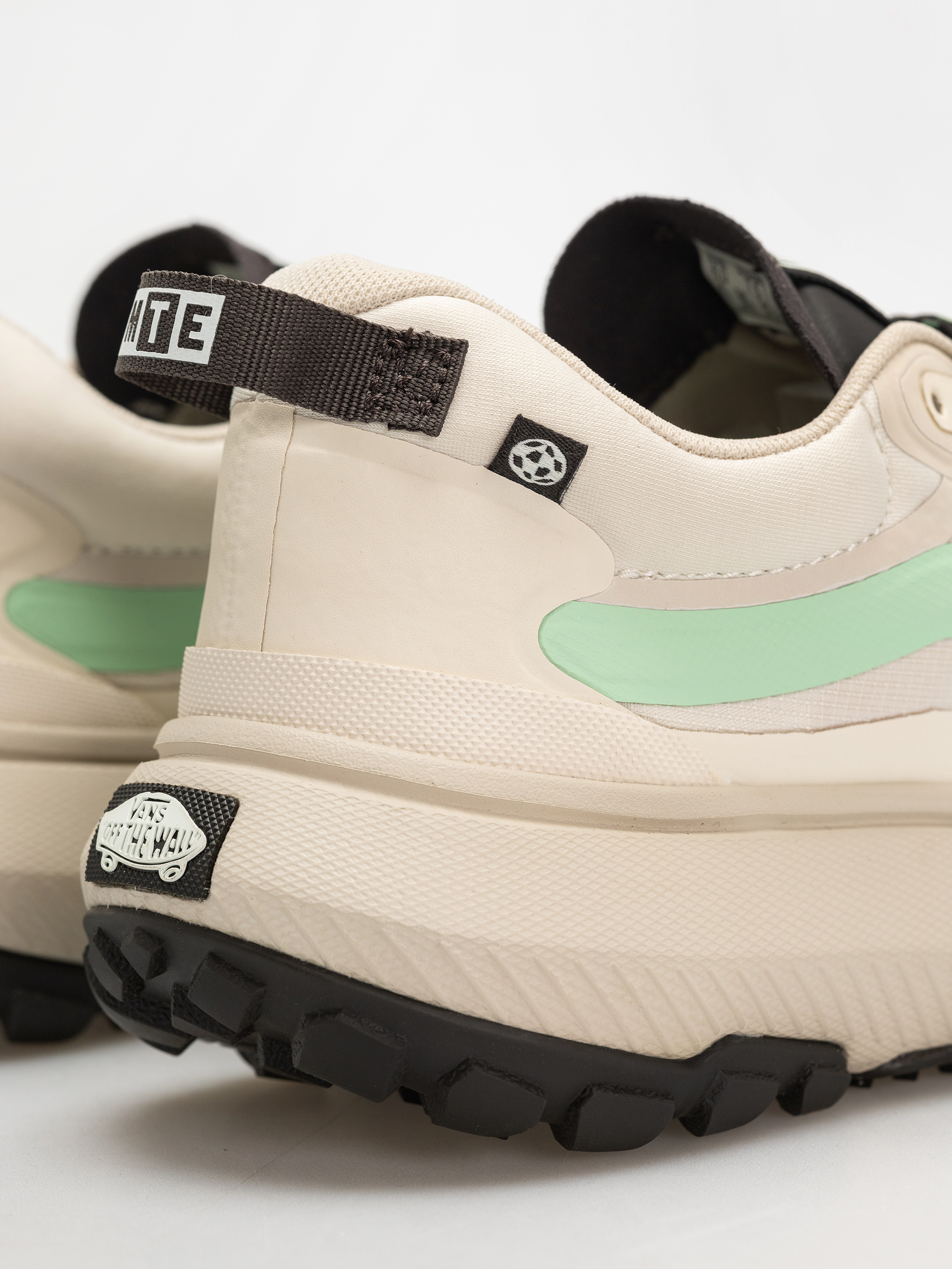 Vans Mte Crosspath Cipők (white/multi)