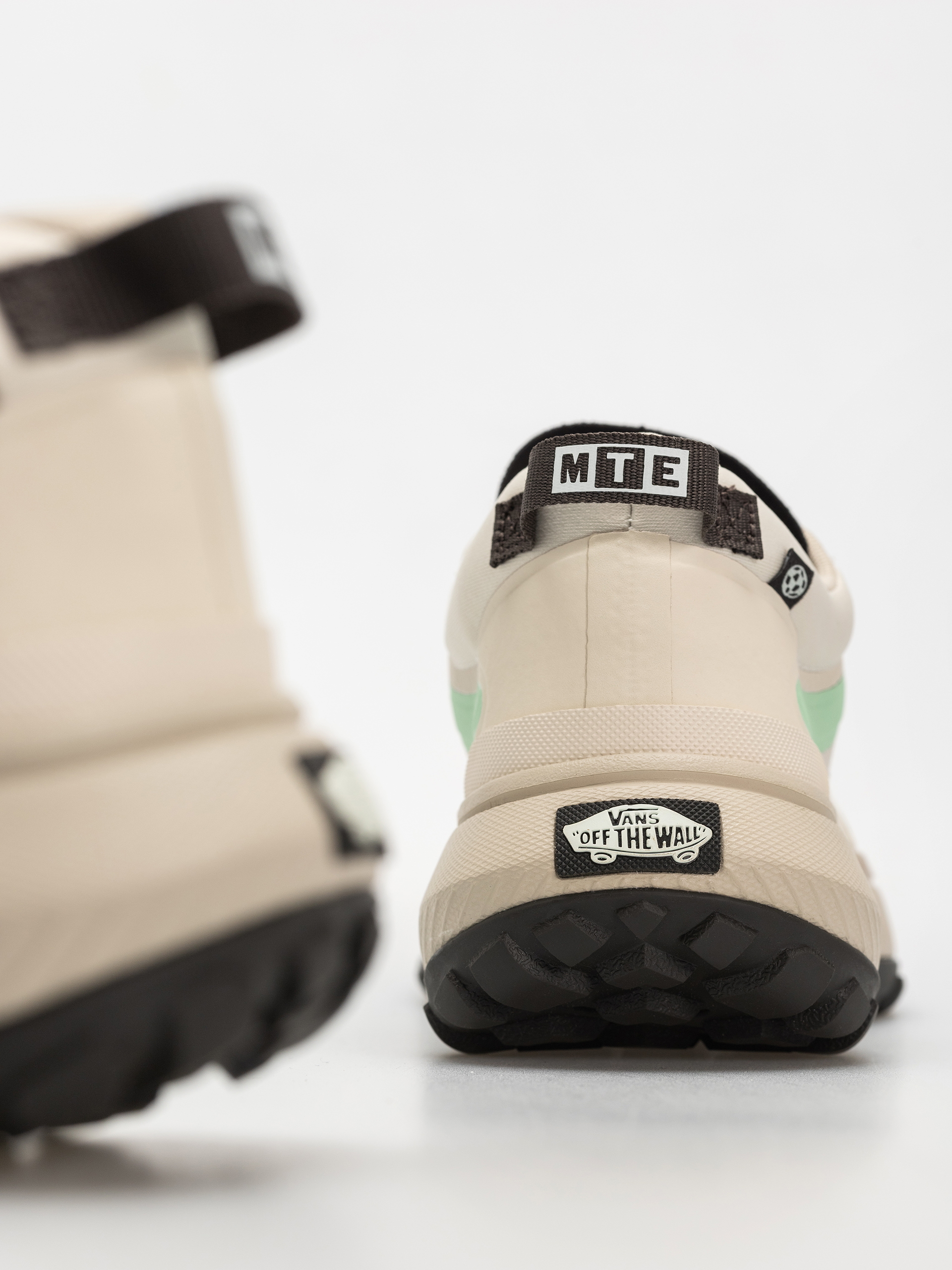 Vans Mte Crosspath Cipők (white/multi)