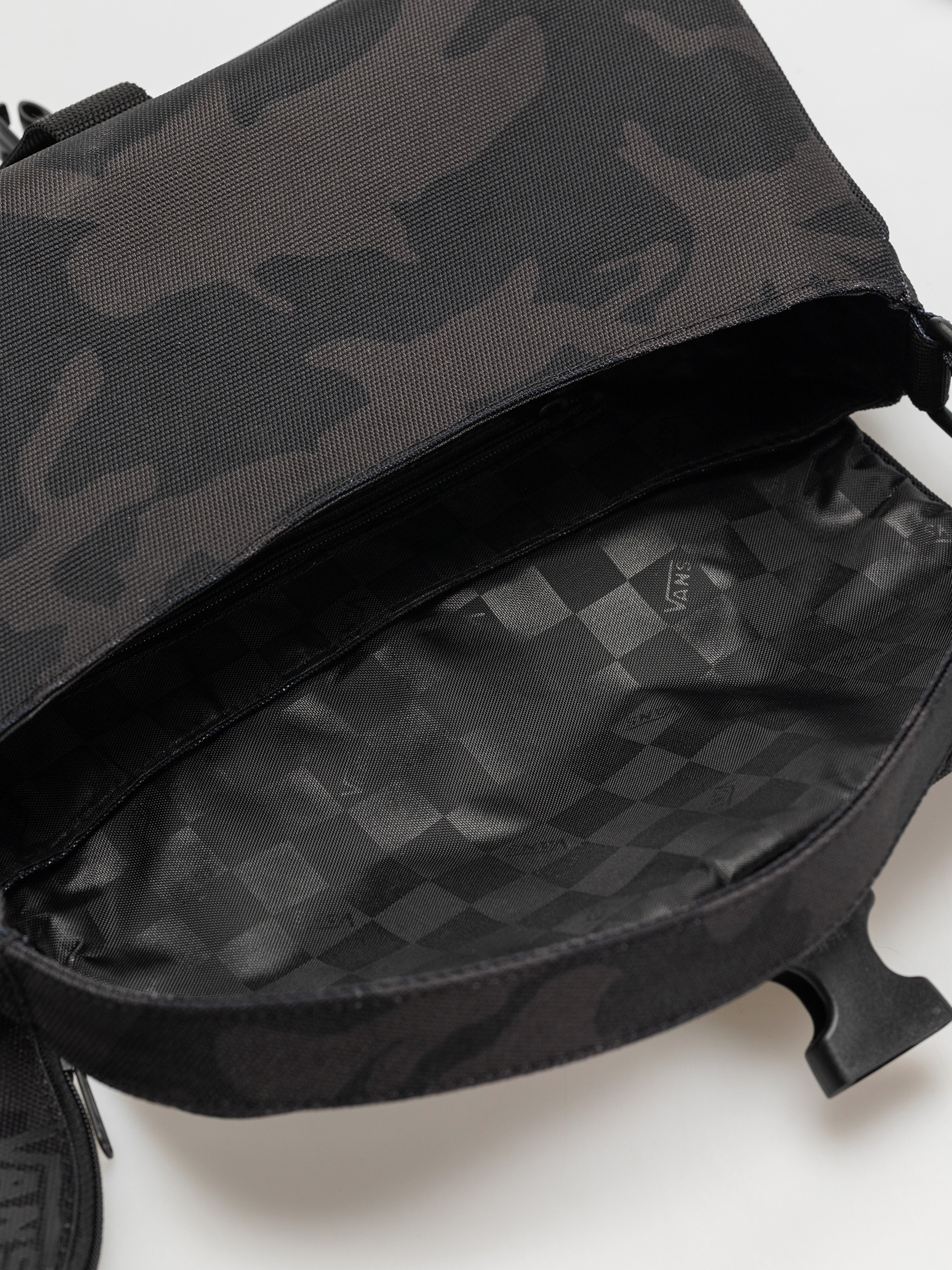 Kézitáska Vans Hooked On Bag (black camo)