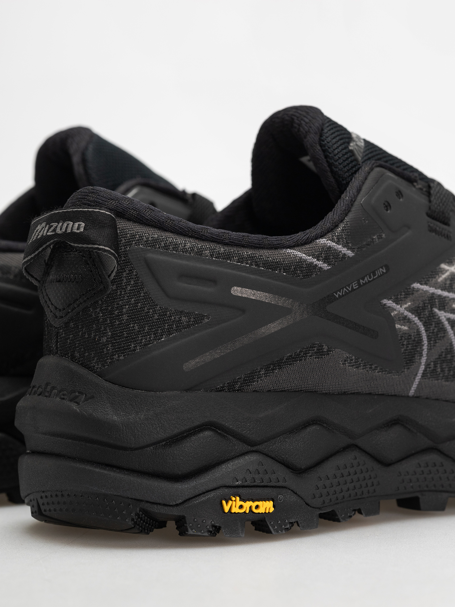 Cipők Mizuno Wave Mujin LS GTX (black/quiet shade/black sand)