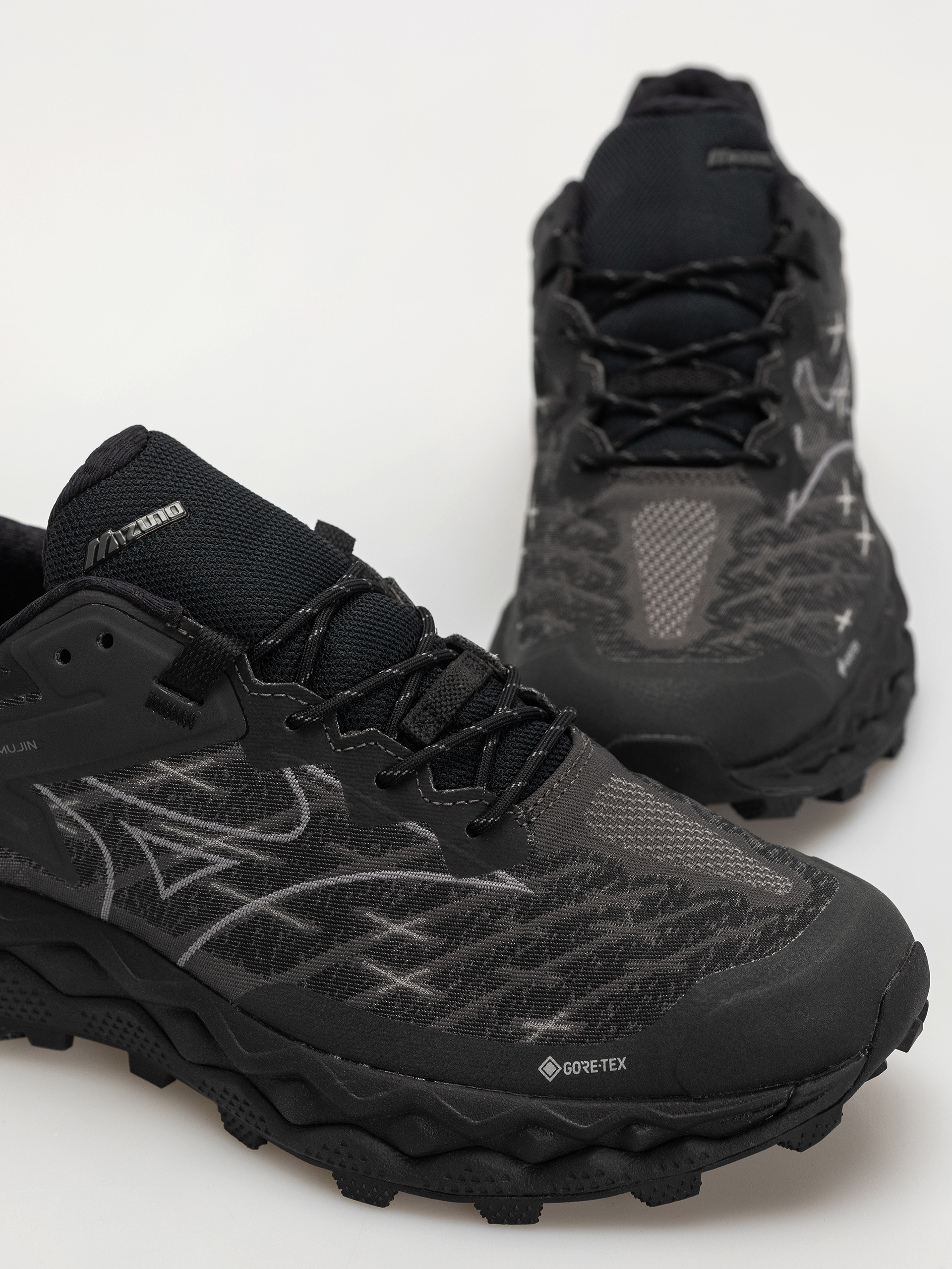 Cipők Mizuno Wave Mujin LS GTX (black/quiet shade/black sand)