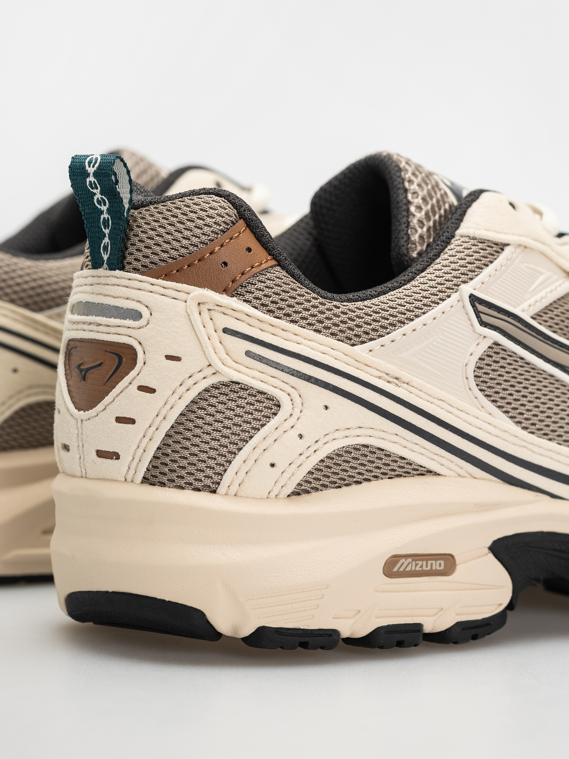Cipők Mizuno MXR (vintage khaki/vintage khaki/summer sand)