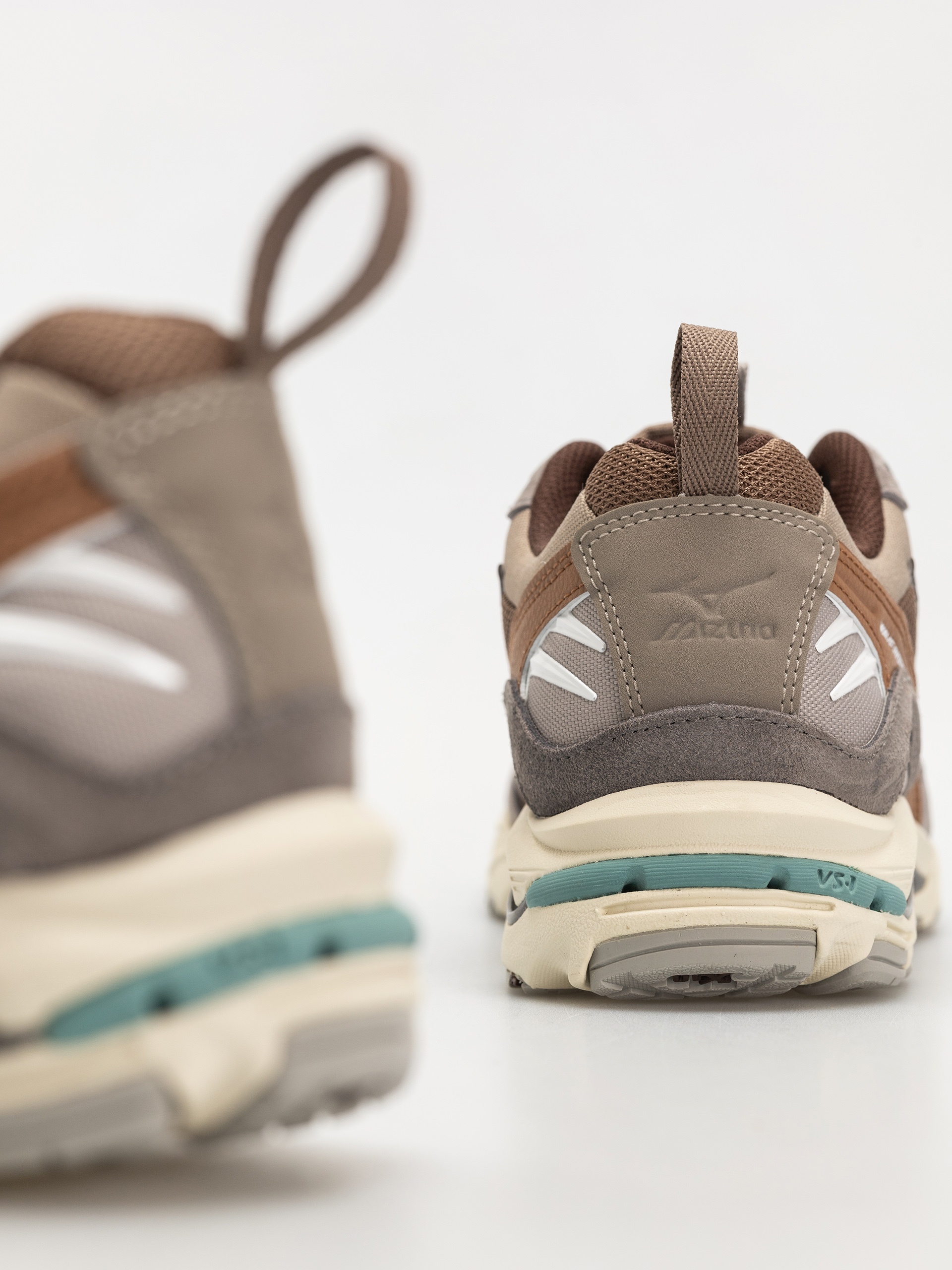 Cipők Mizuno Wave Rider 10 (fossil/white/thrush)