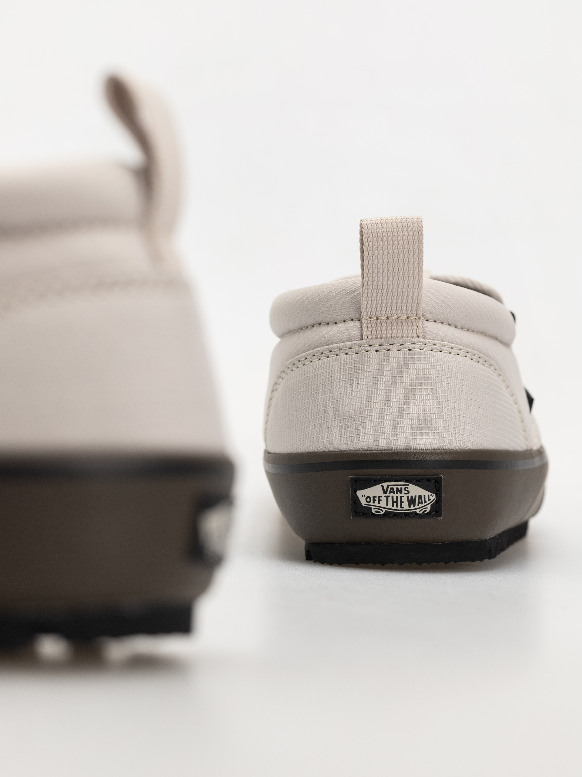 Cipők Vans Mte Snow Lodge Slipper Mid (oatmeal/gum)