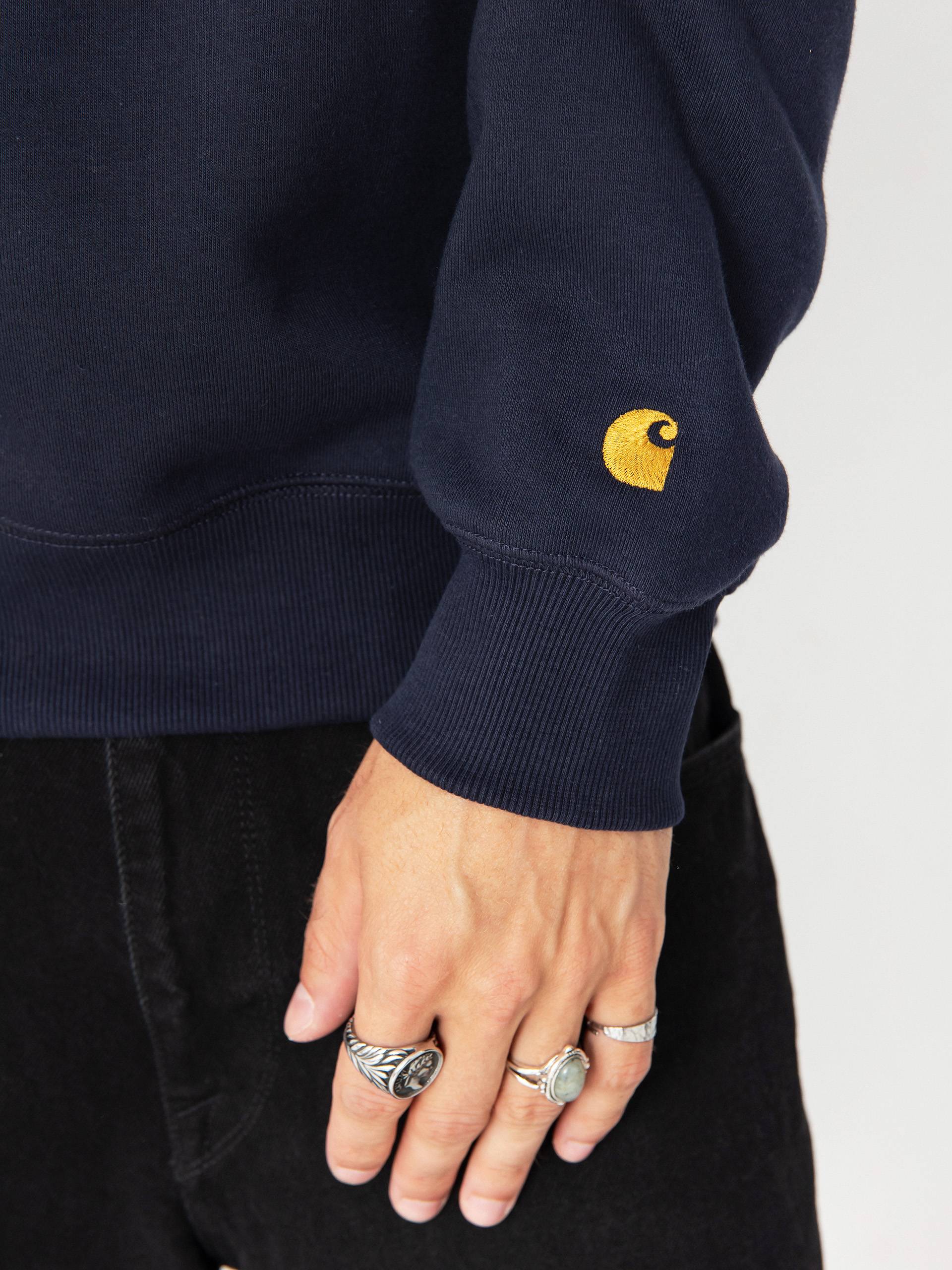 Pulóver Carhartt WIP Chase (dark navy/gold)