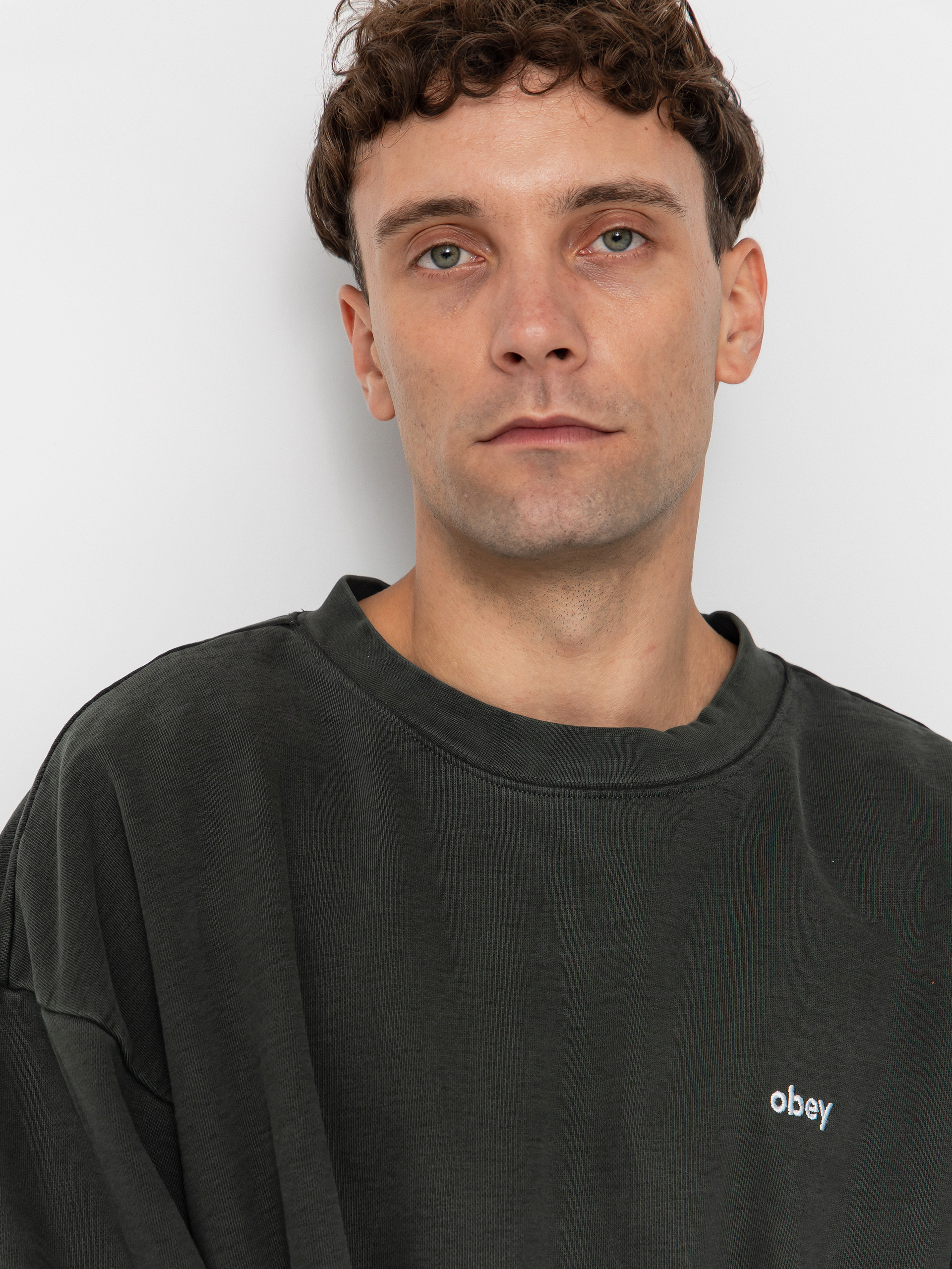 OBEY Lowercase Pigment Crew Pulóver (pigment pirate black)