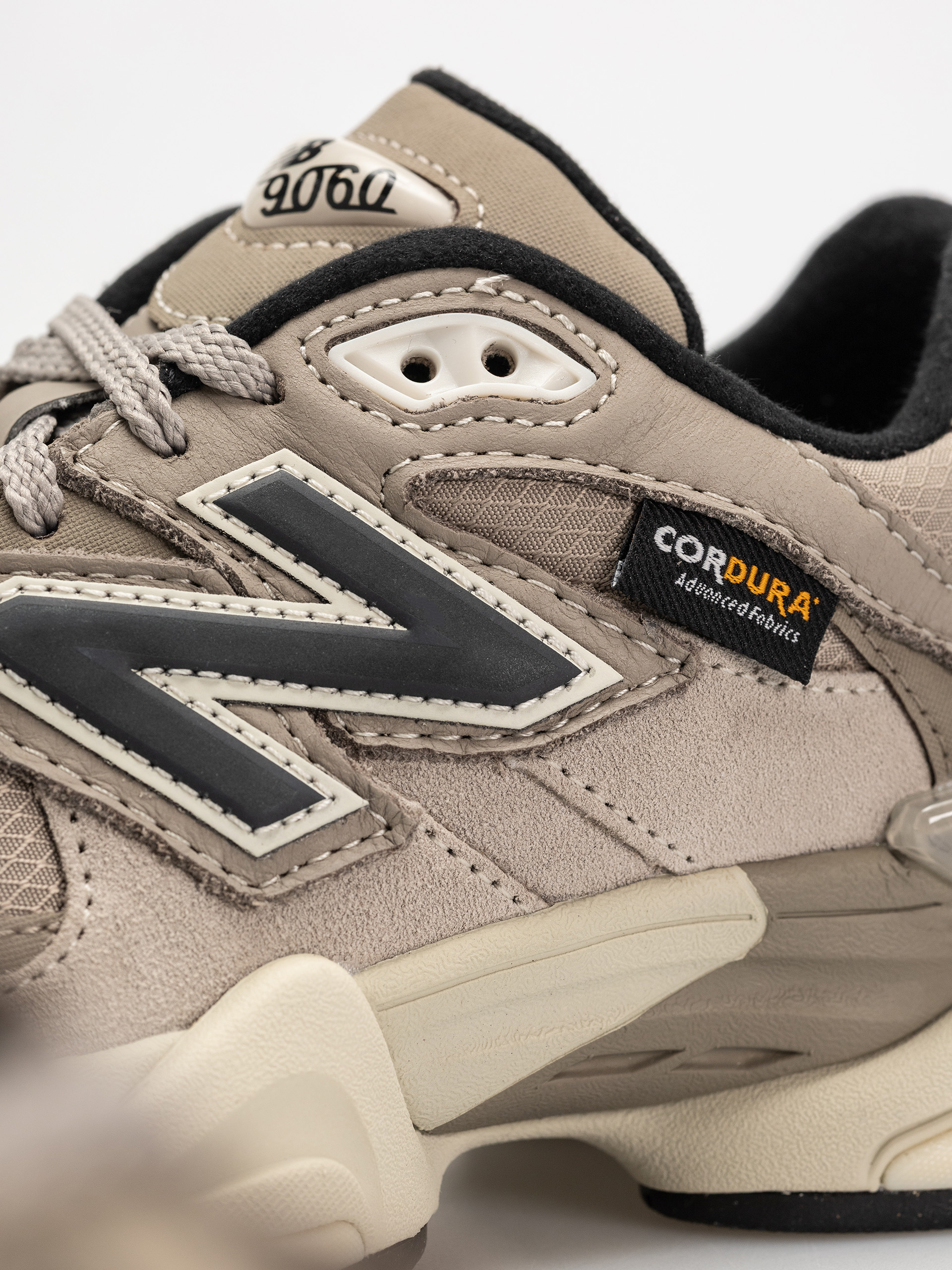 New Balance 9060 Cipők (arid stone)