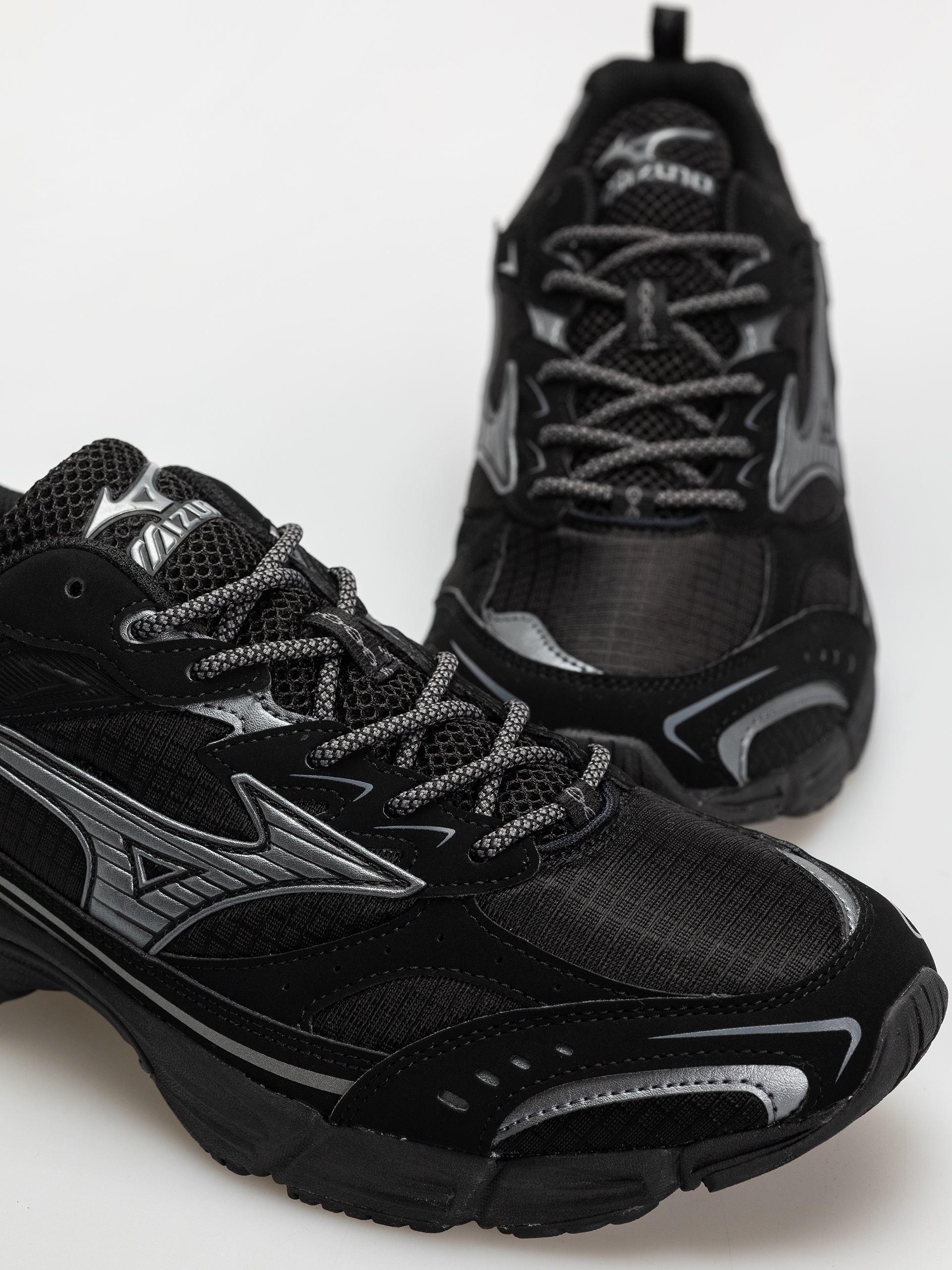 Mizuno MXR Tech Cipők (black/metallic gray)