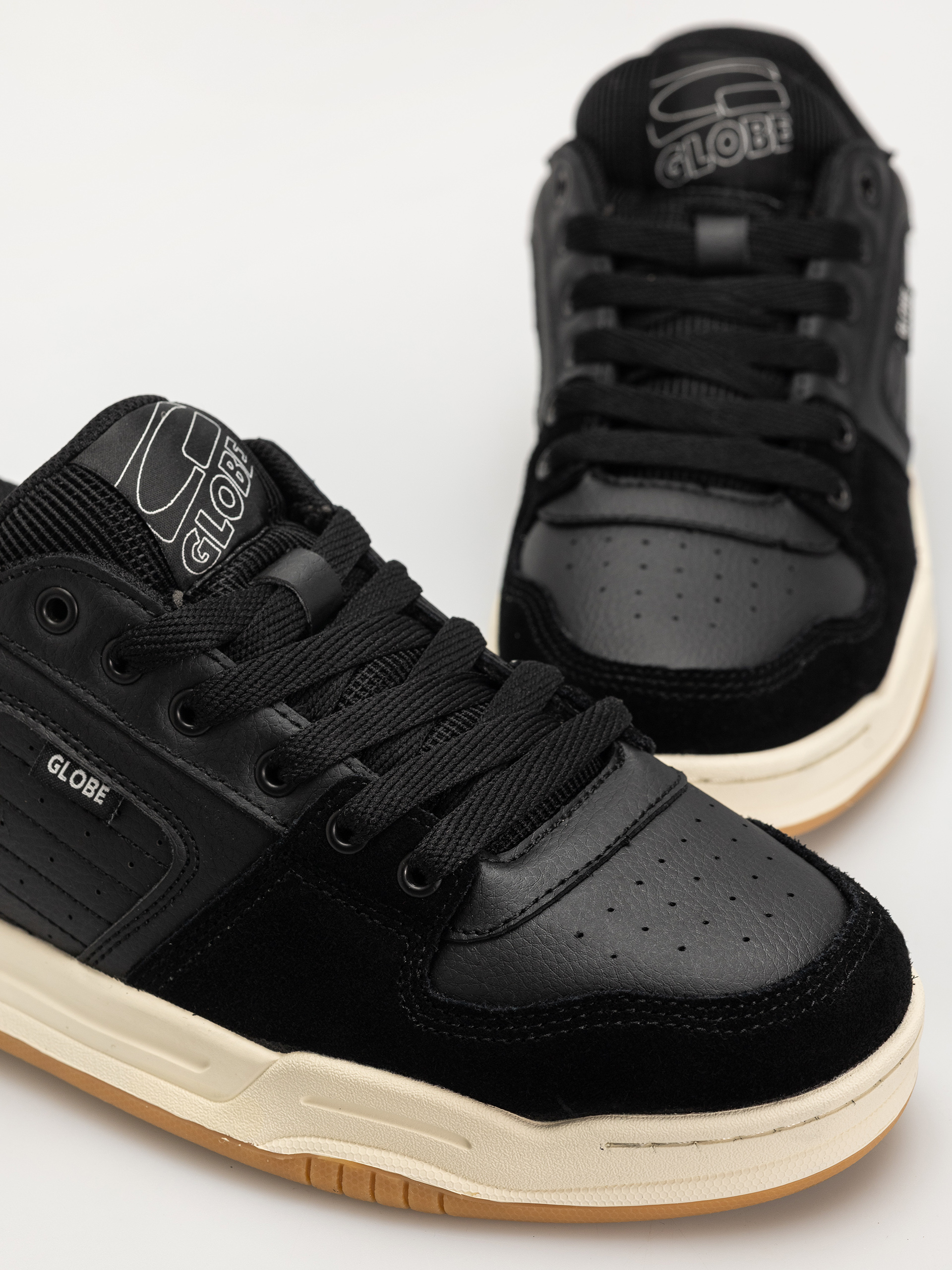 Globe Mojo 2.0 Cipők (black/antique white)