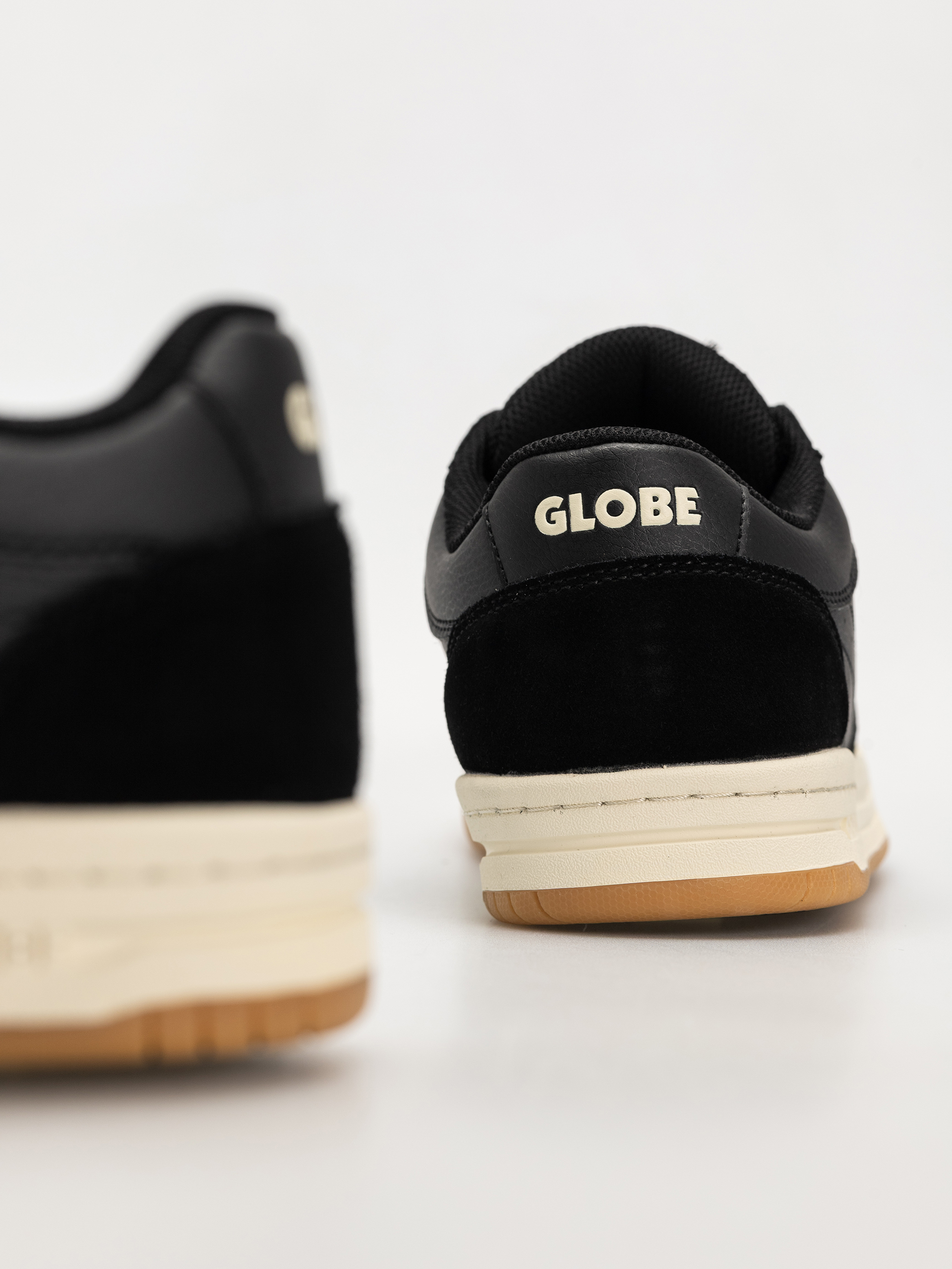 Globe Mojo 2.0 Cipők (black/antique white)