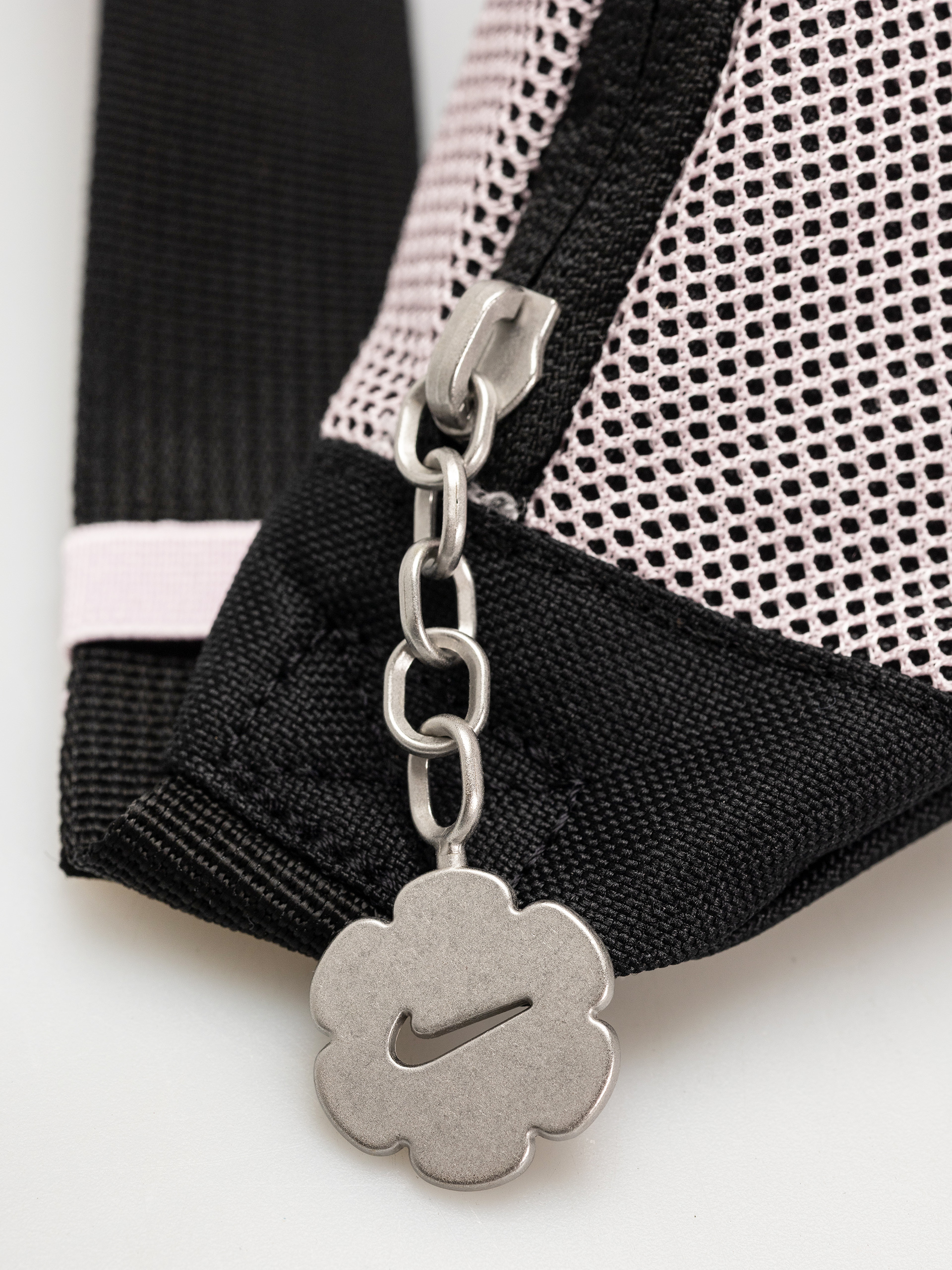 Nike SB Heritage SWDC Övtáska (black/pink foam/metallic silver)