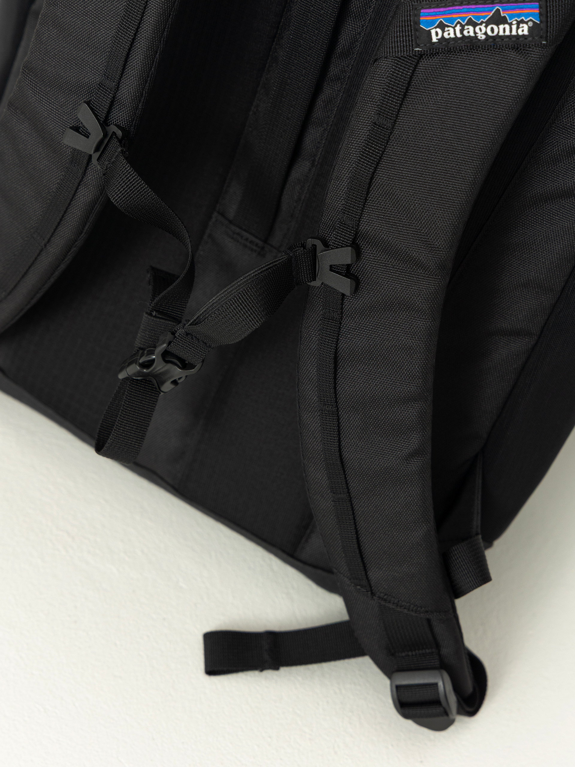 Hátizsák Patagonia Black Hole Pack 25L (black w/black)