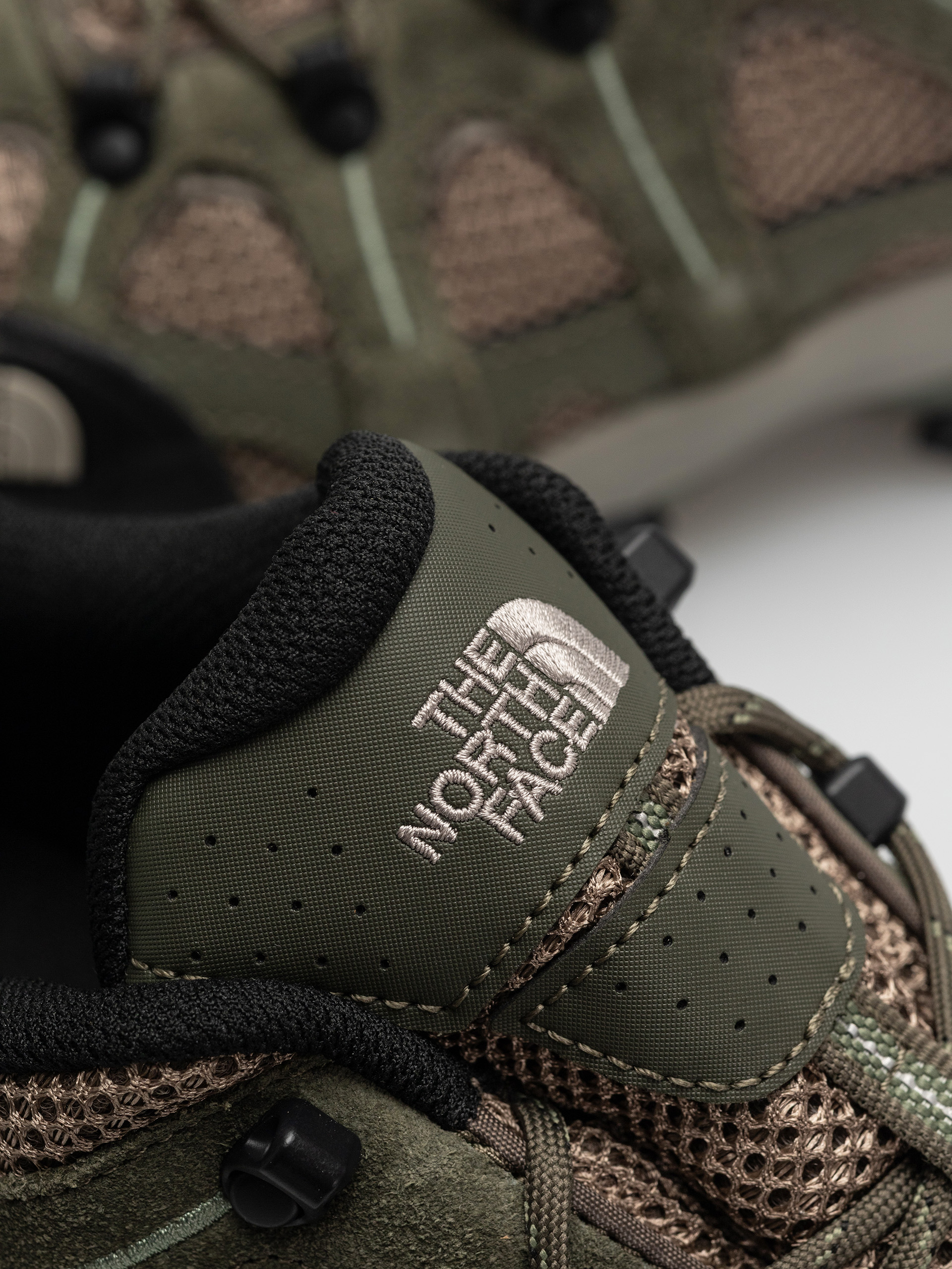 The North Face Hedgehog 06 Rvst Cipők (new taupe green/bark mi)