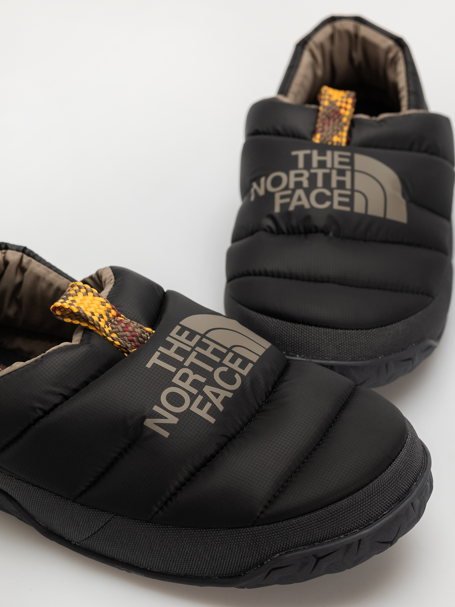 Cipők The North Face Nuptse Mule (tnf black/anthracite gr)