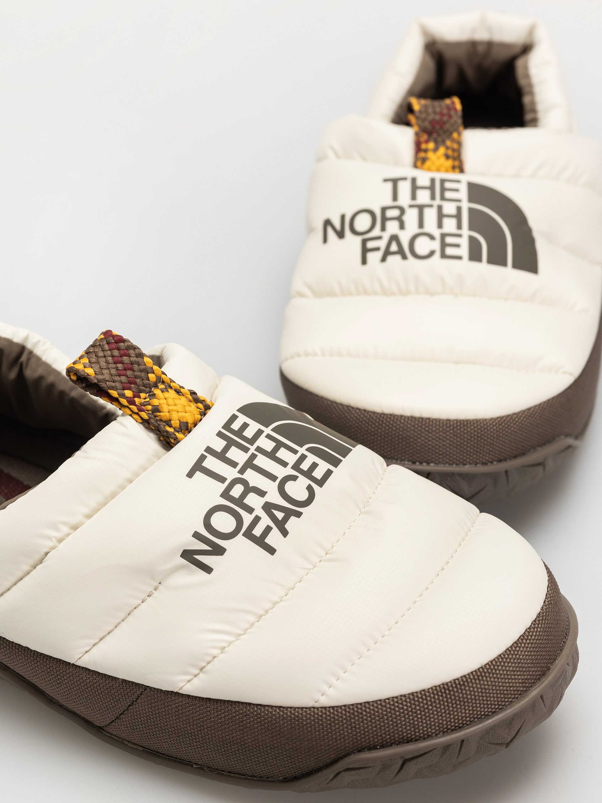 Cipők The North Face Nuptse Mule Wmn (white dune/mocha brown)