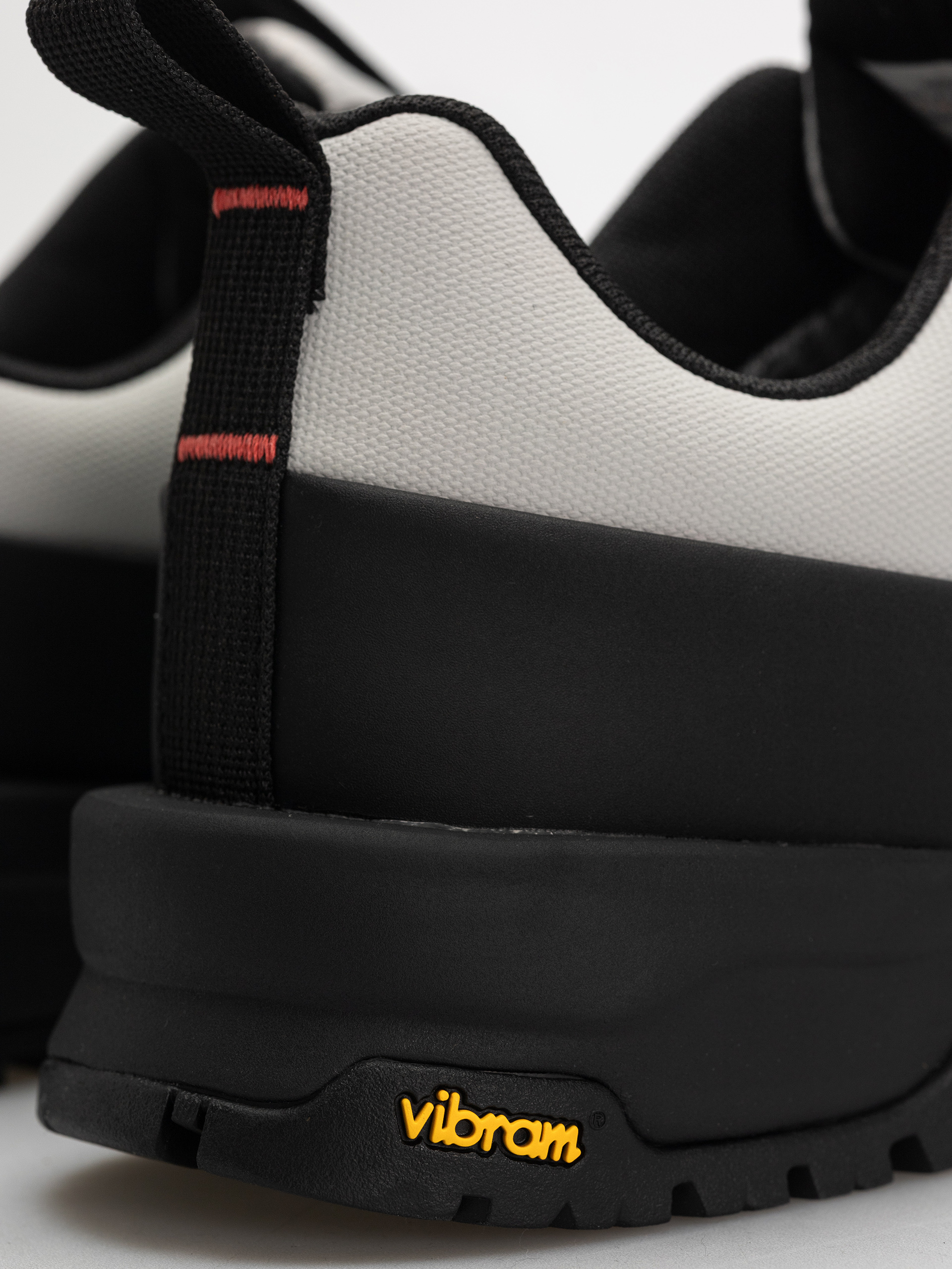 Cipők The North Face Glenclyffe Low Gore Tex (high rise grey/tnf red)