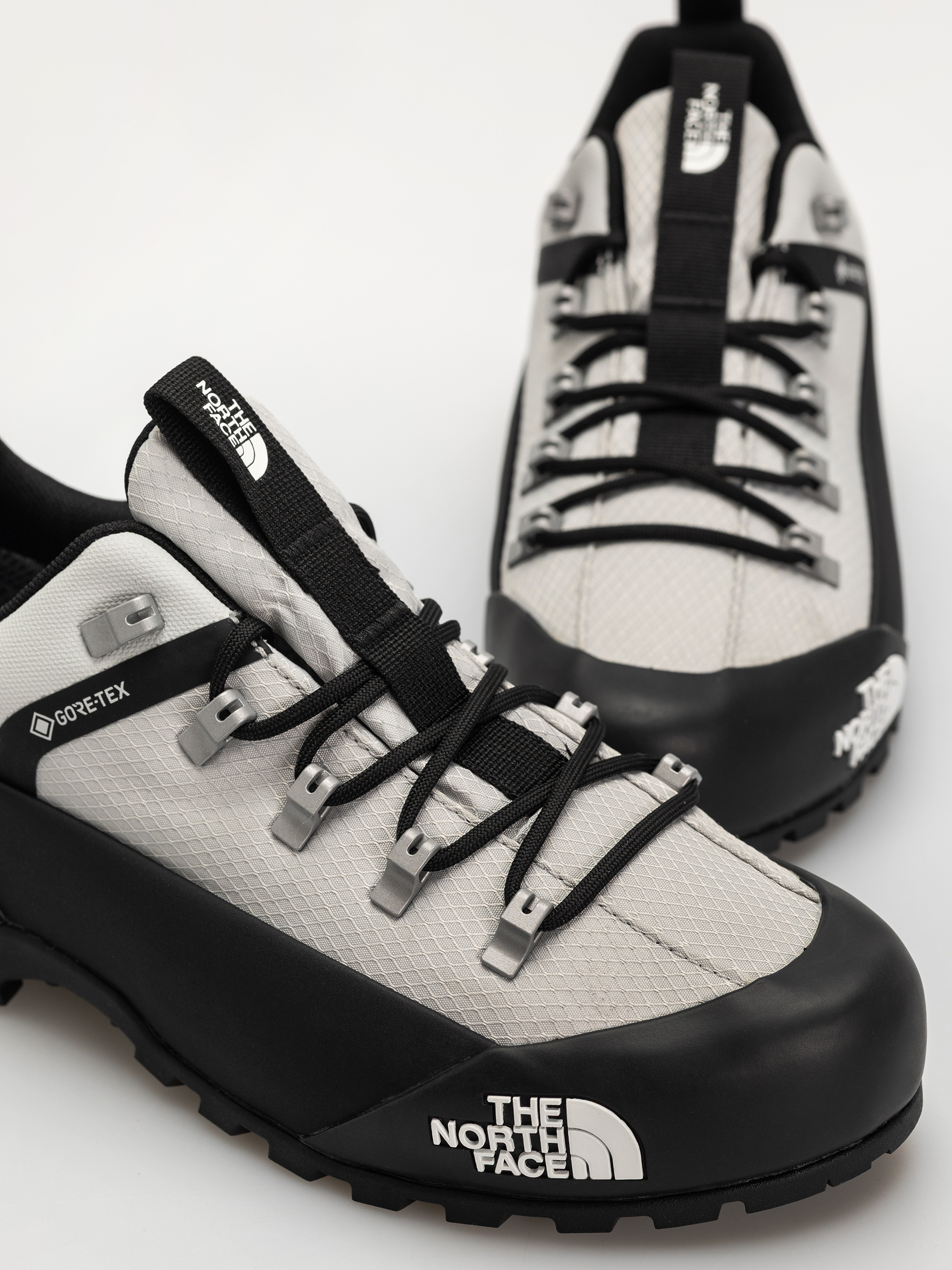 Cipők The North Face Glenclyffe Low Gore Tex (high rise grey/tnf red)