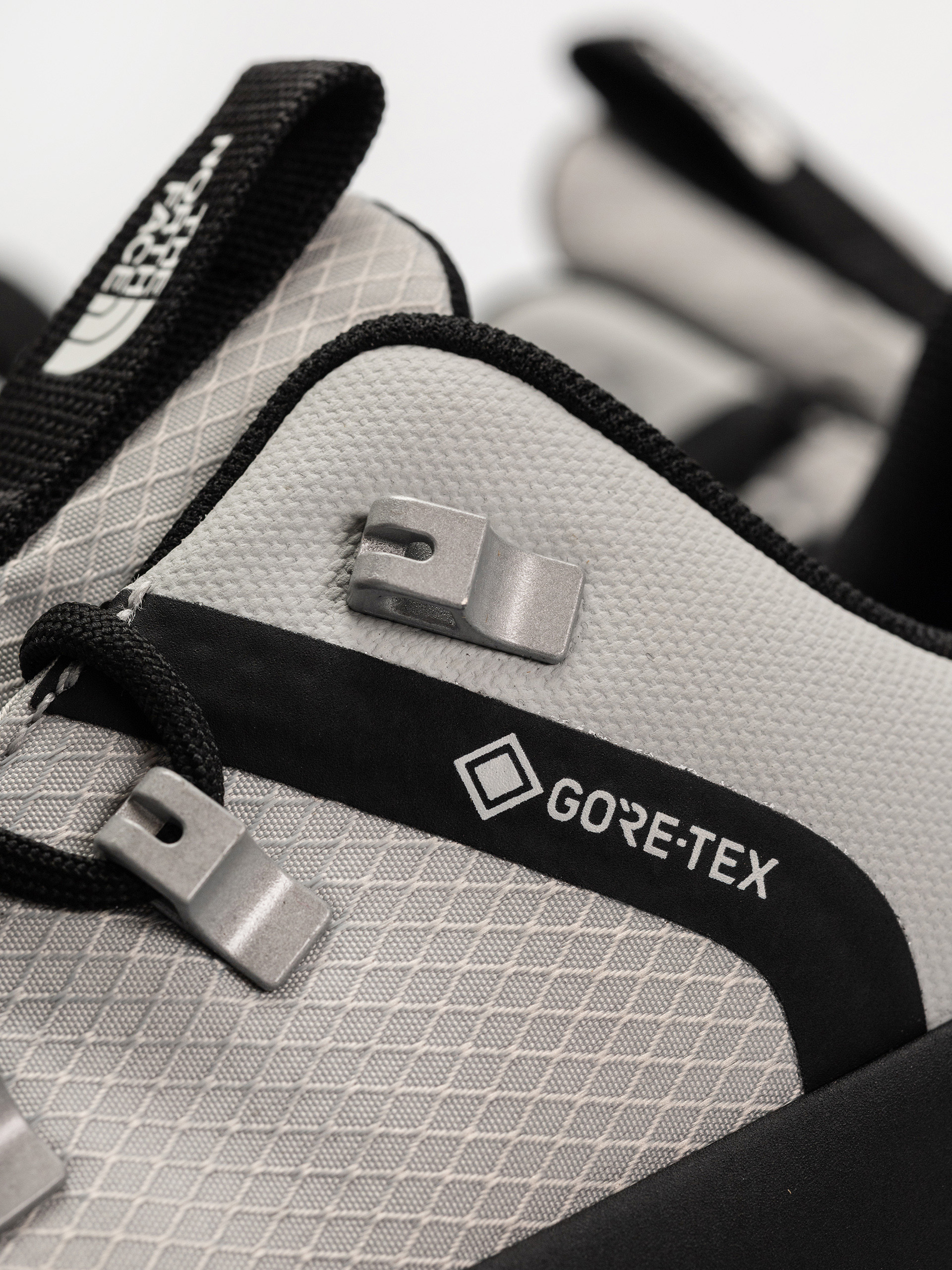 Cipők The North Face Glenclyffe Low Gore Tex (high rise grey/tnf red)