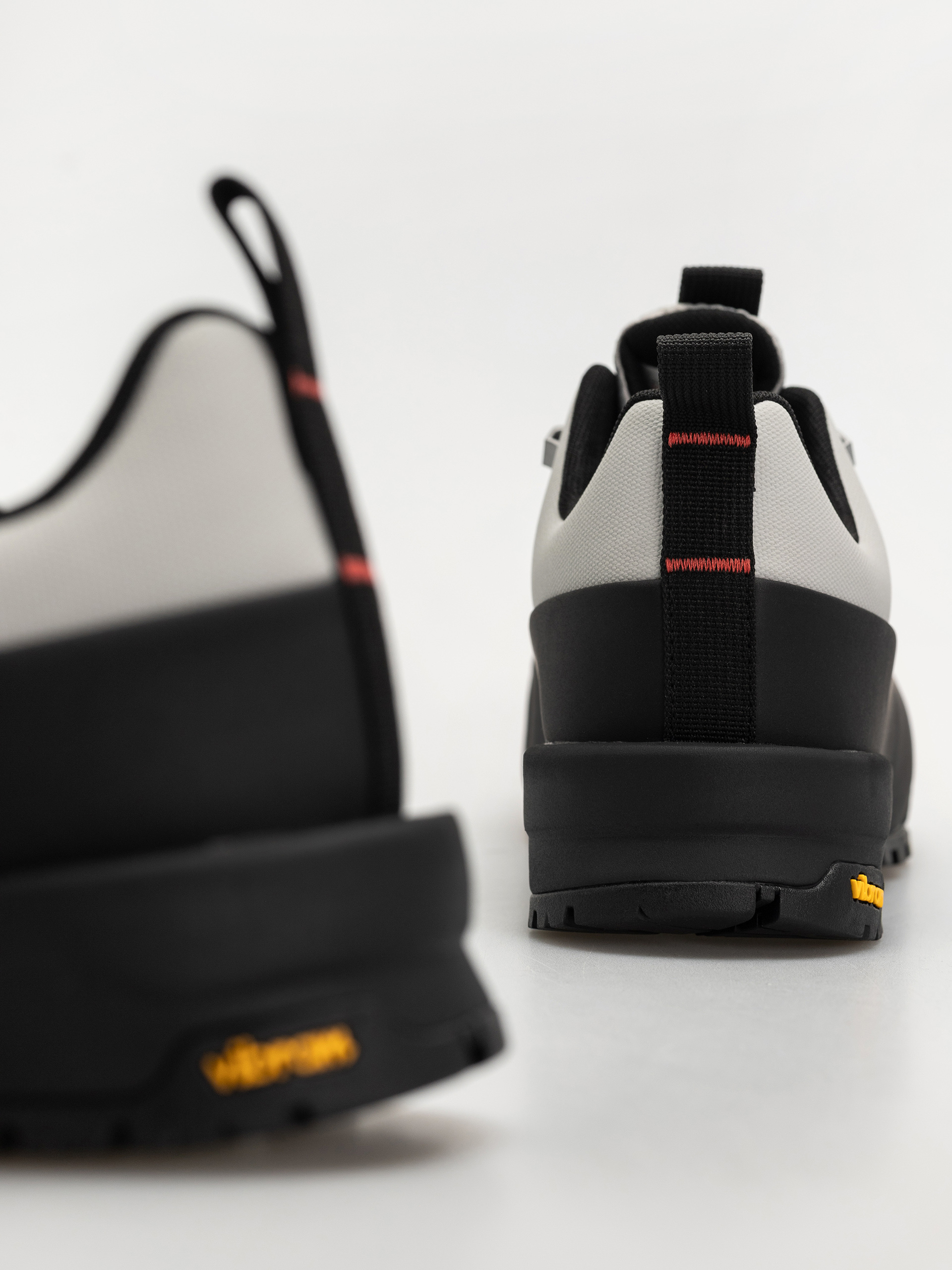 Cipők The North Face Glenclyffe Low Gore Tex (high rise grey/tnf red)