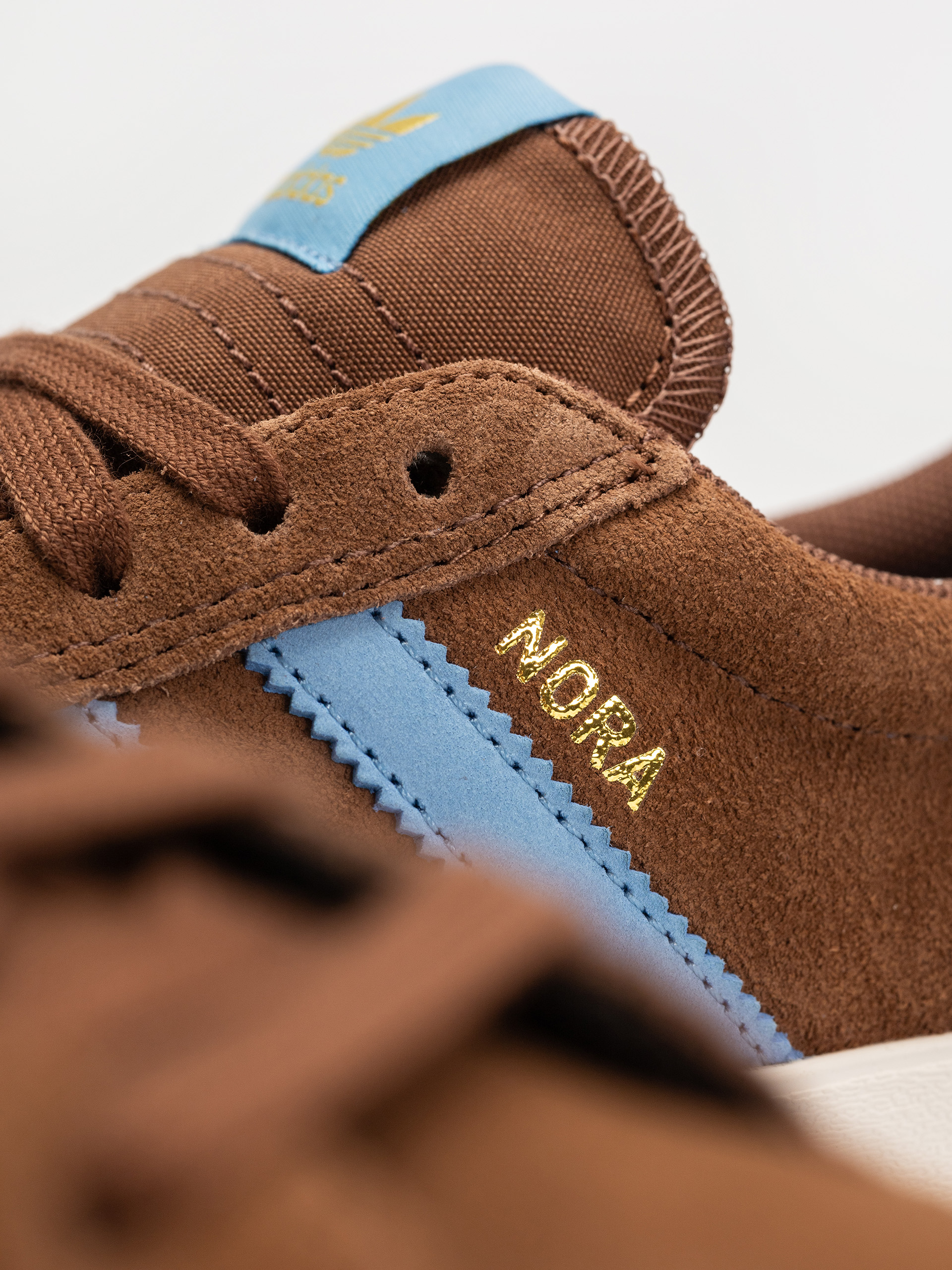 Cipők adidas Nora (prebrn/ltblue/gum4)