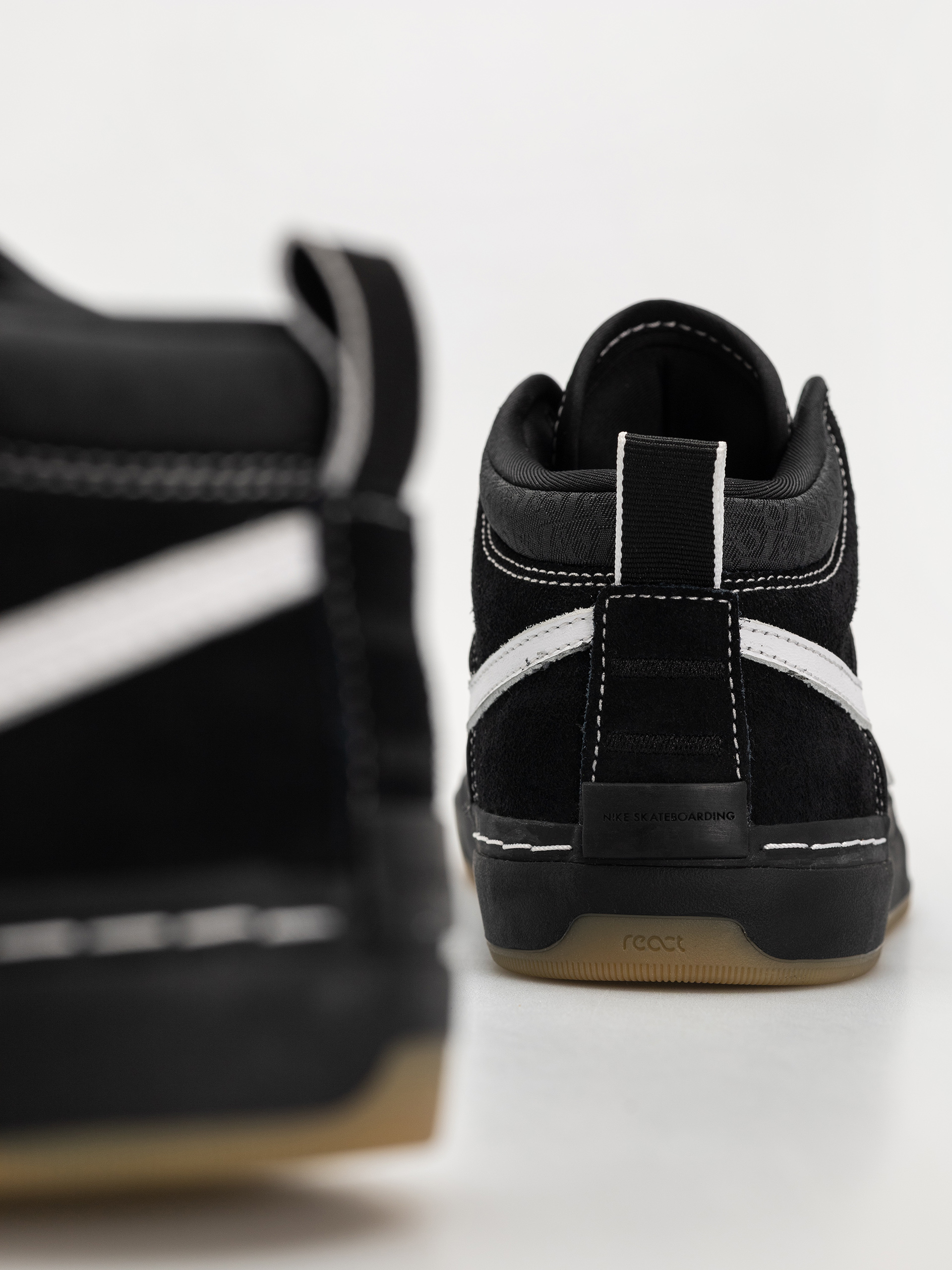 Cipők Nike SB React Leo (black/white black gum light brown)