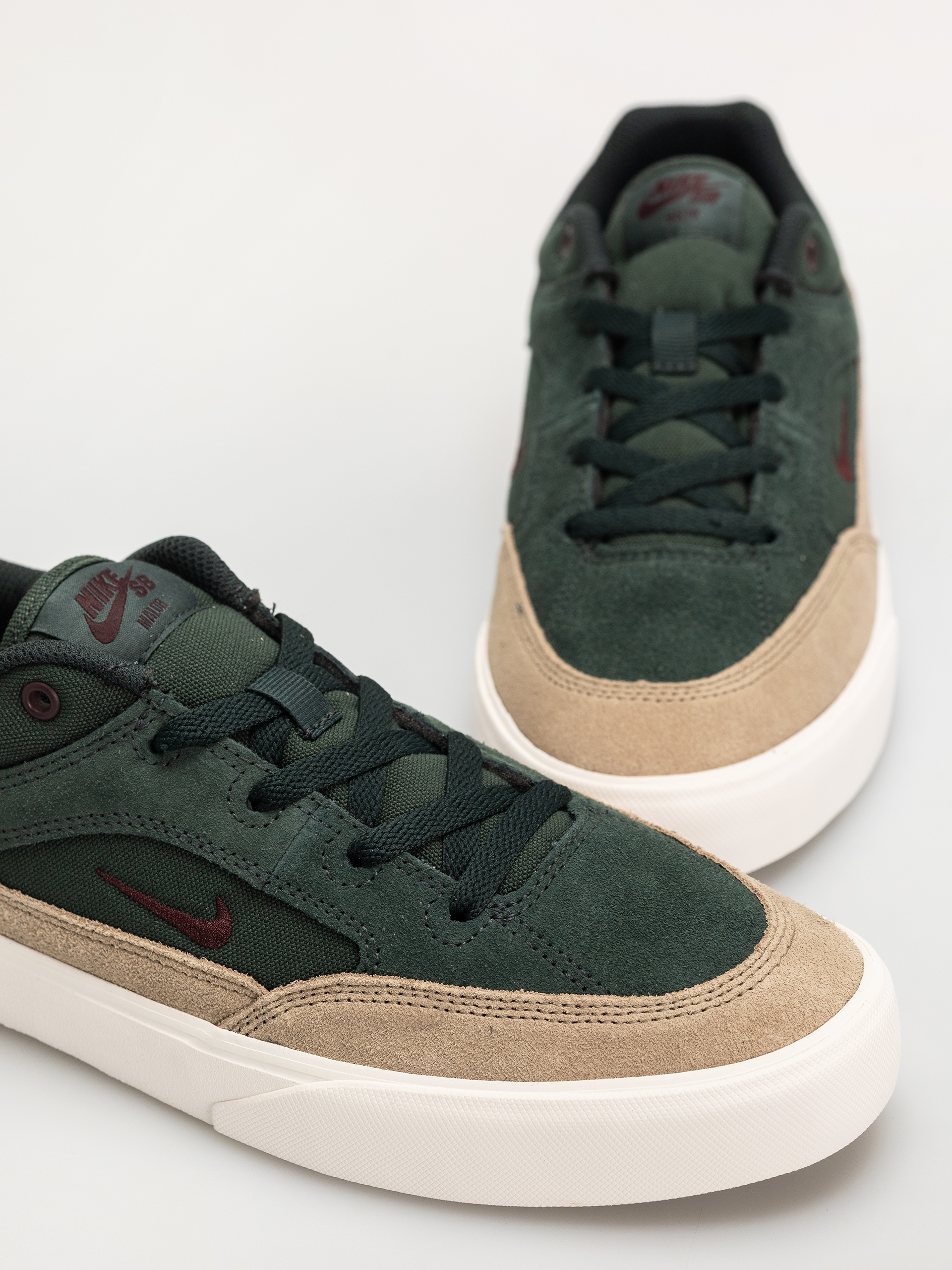 Cipők Nike SB Malor (seaweed/burgundy crush khaki phantom)