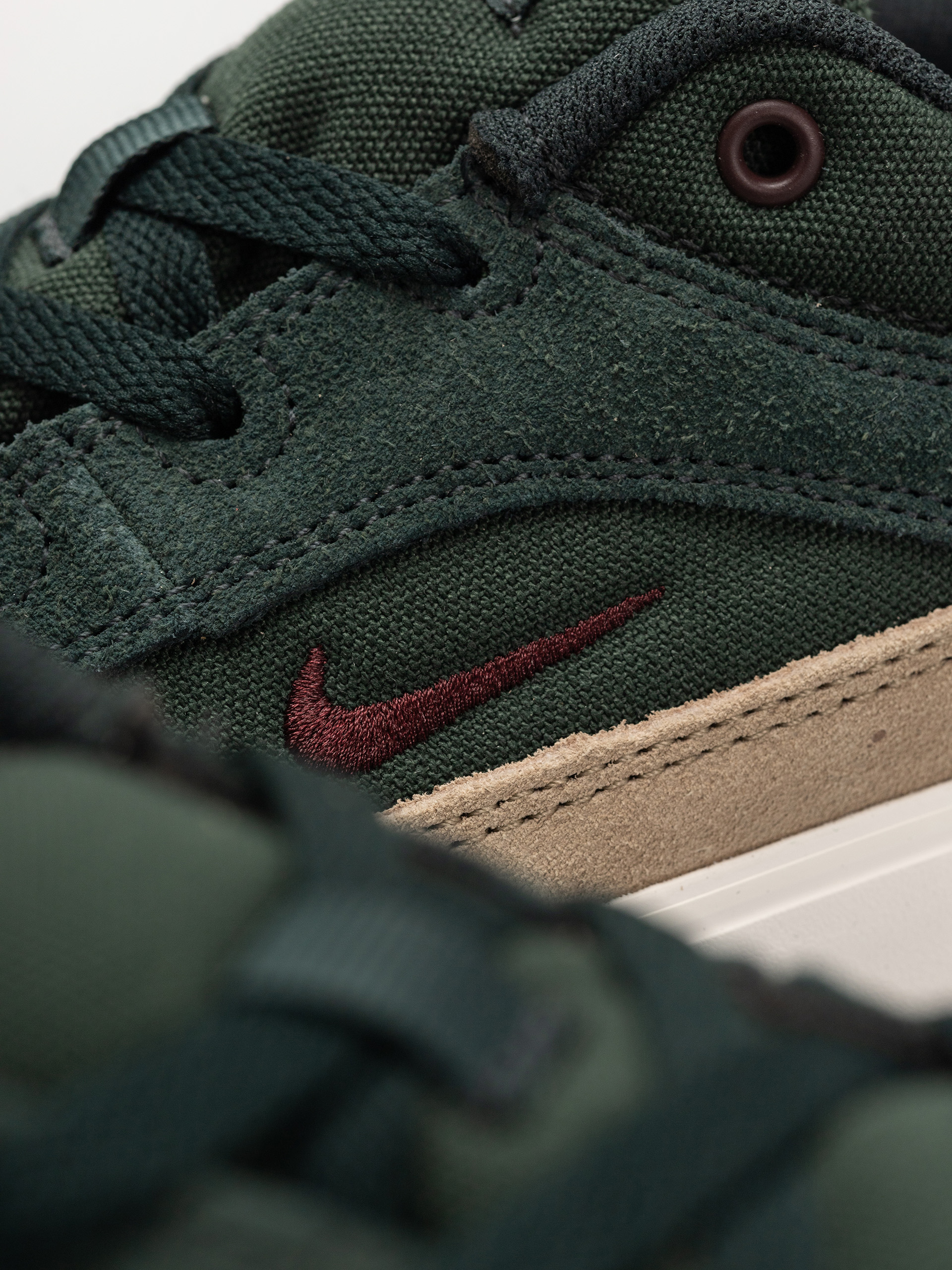 Cipők Nike SB Malor (seaweed/burgundy crush khaki phantom)