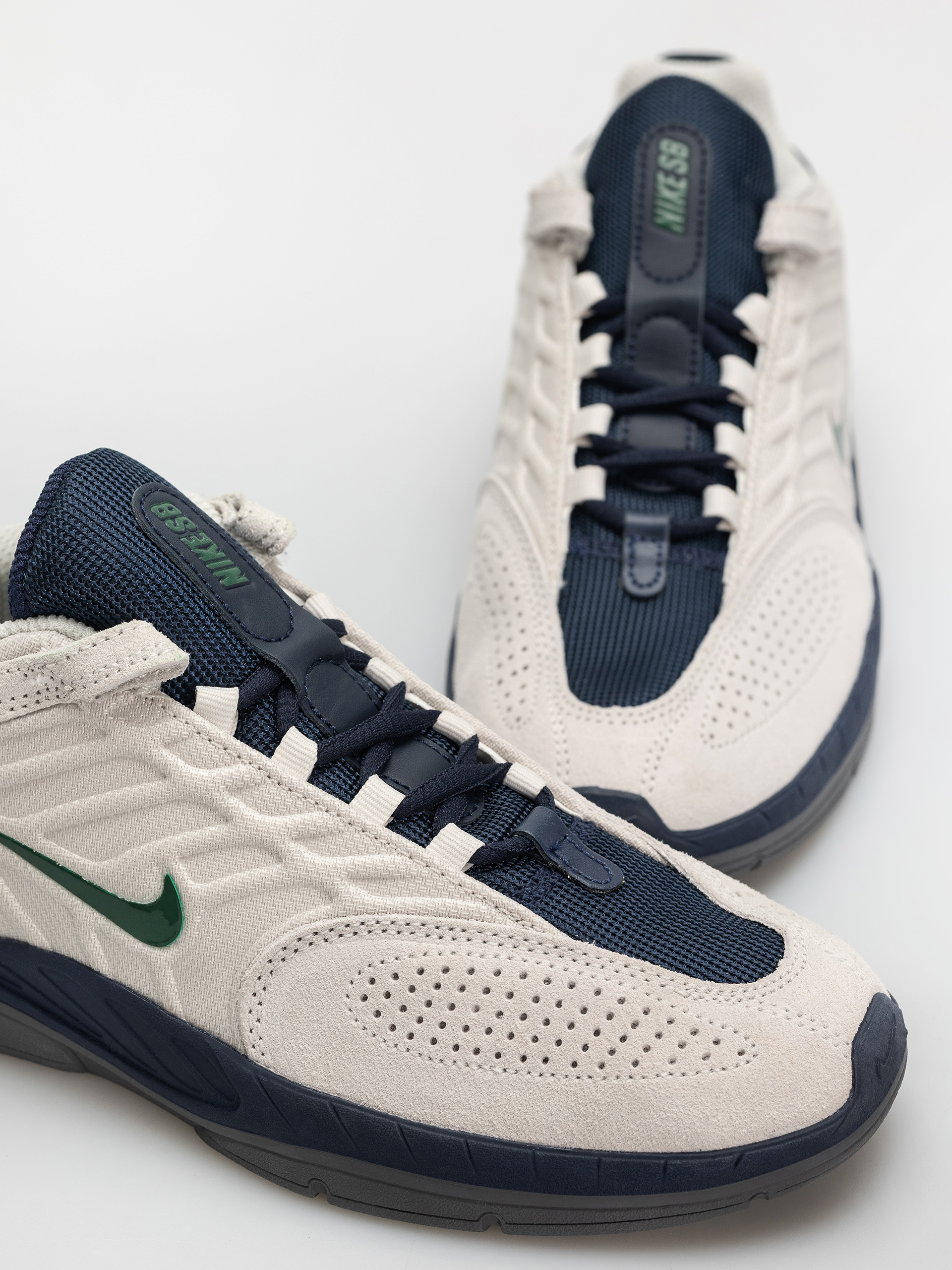 Cipők Nike SB Vertebrae (light bone/fir midnight navy obsidian)