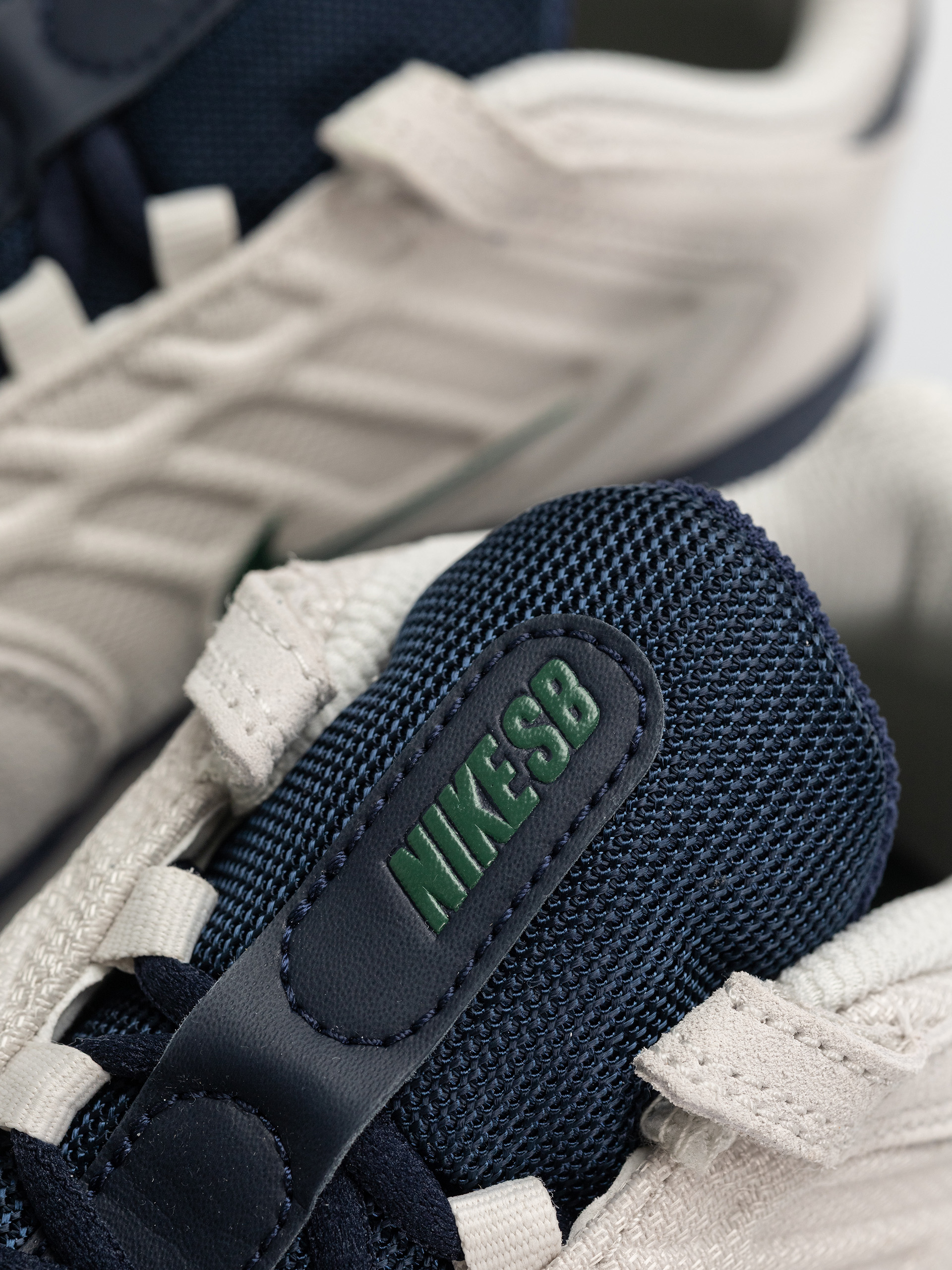 Cipők Nike SB Vertebrae (light bone/fir midnight navy obsidian)