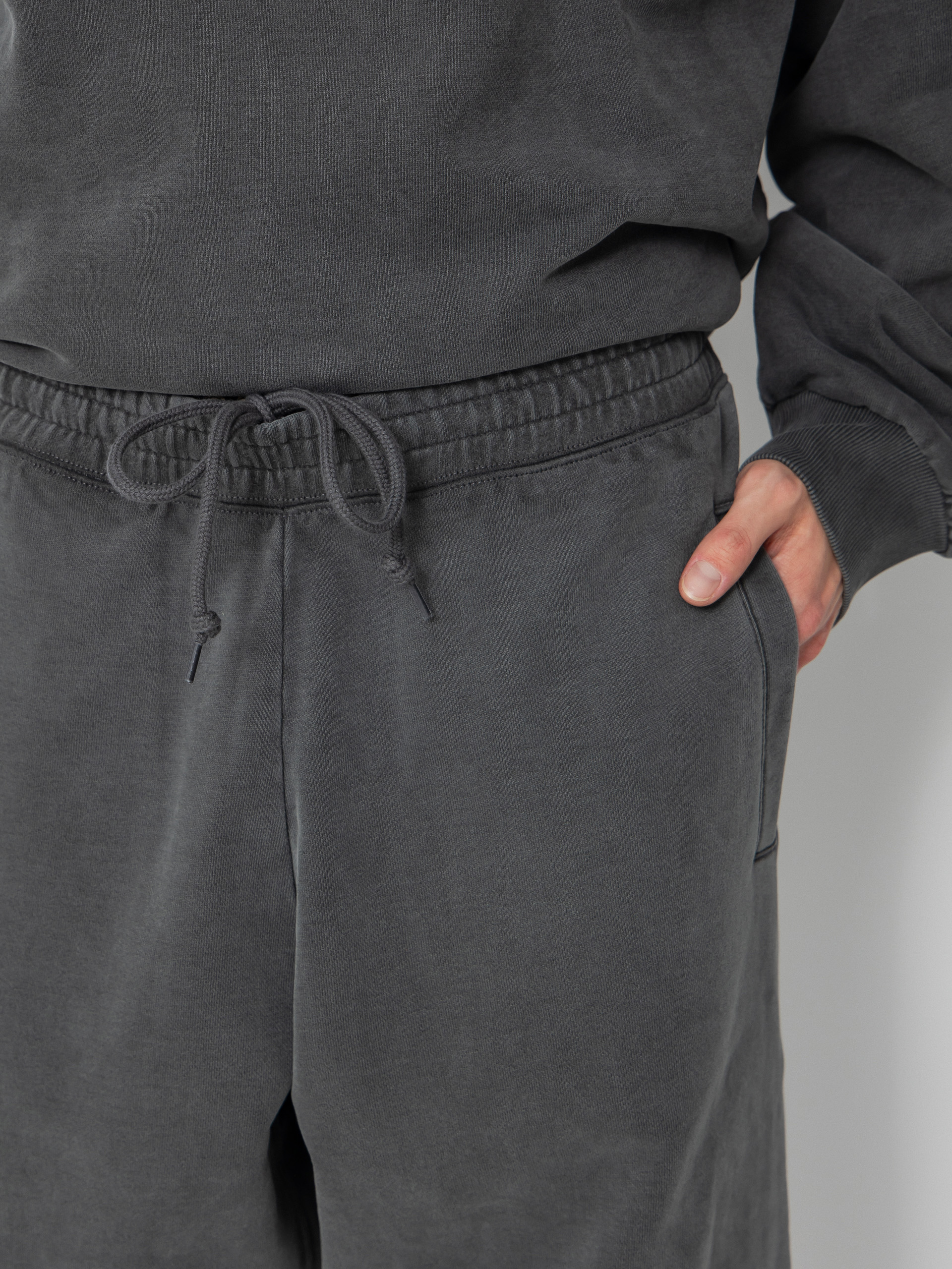 Carhartt WIP Vista Grand Sweat Kisnadrág (black/garment dyed)