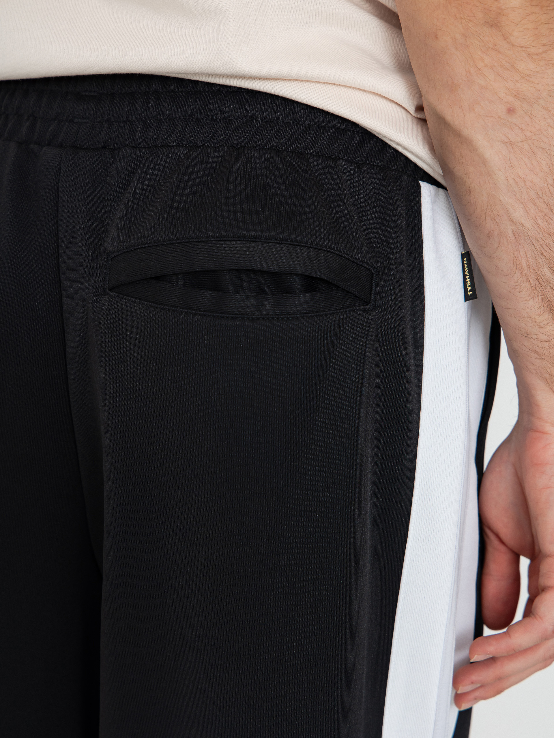 adidas Tyshawn Kisnadrág (black/white/dshgry)