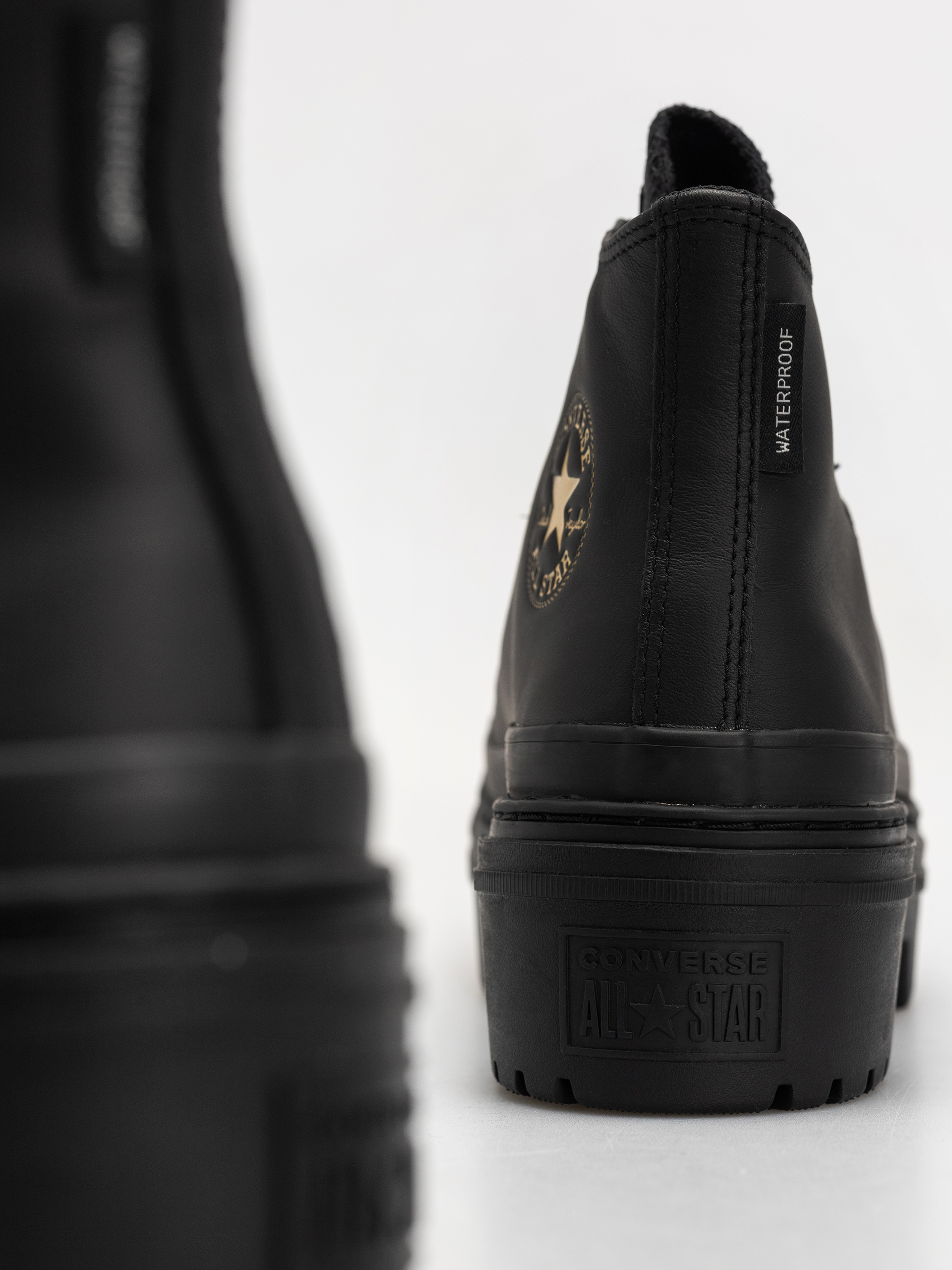 Cipők Converse Chuck Taylor All Star Lugged Heel Wmn (black/black/gold)