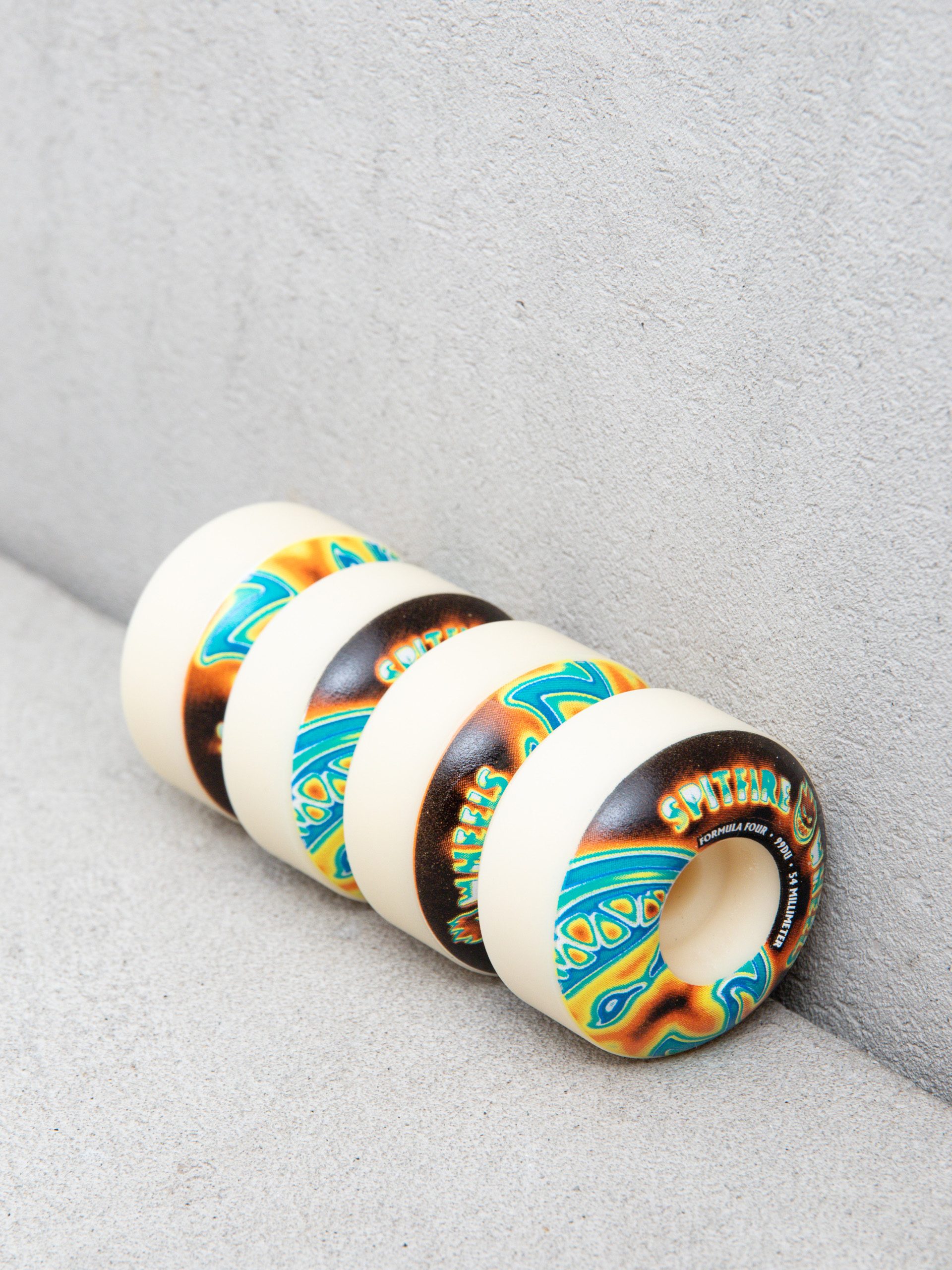 Spitfire F4 99D Radioactive Bighead Gördeszka kerék (natural)