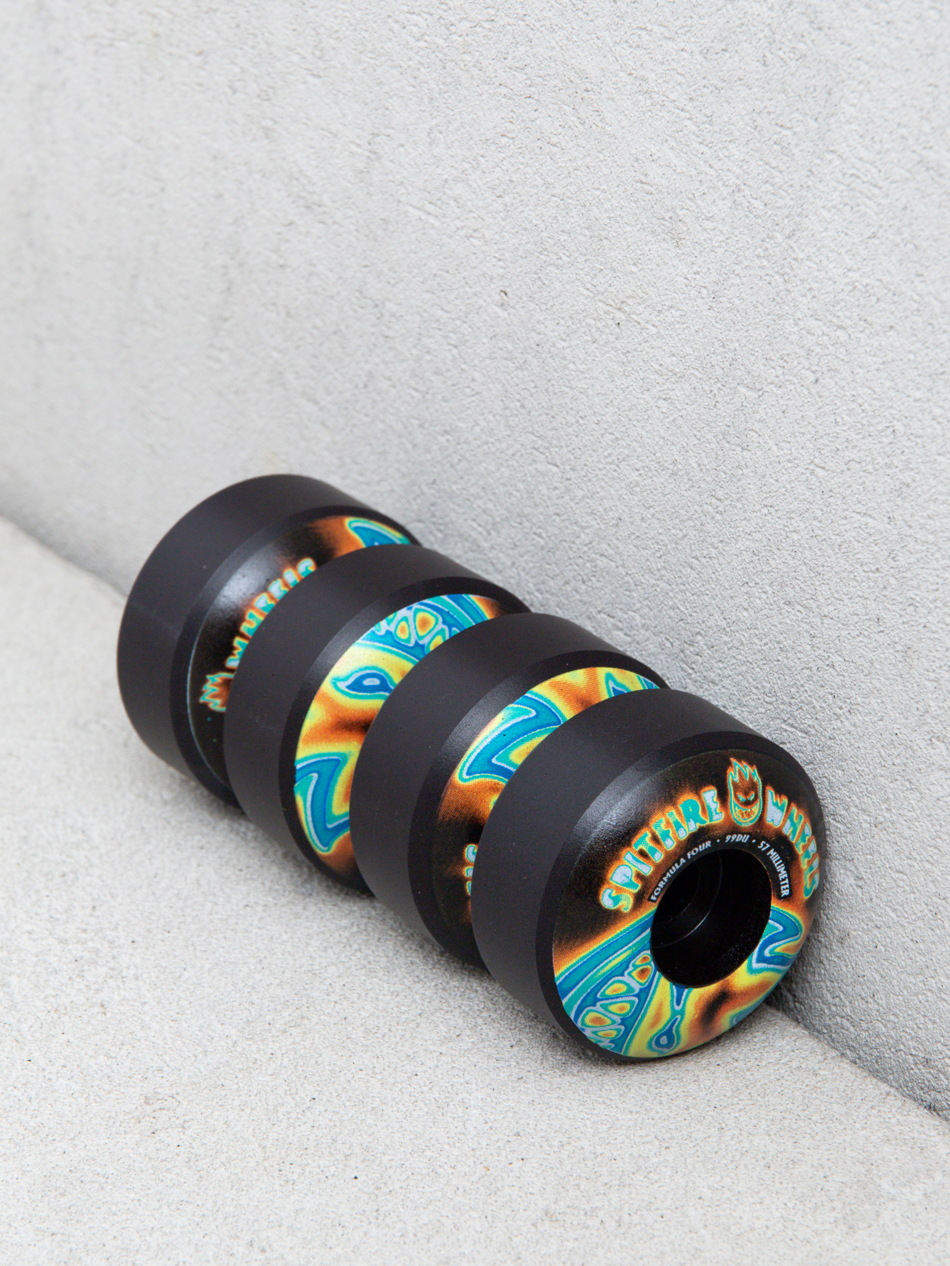 Spitfire F4 99D Radioactive Bighead Gördeszka kerék (black)