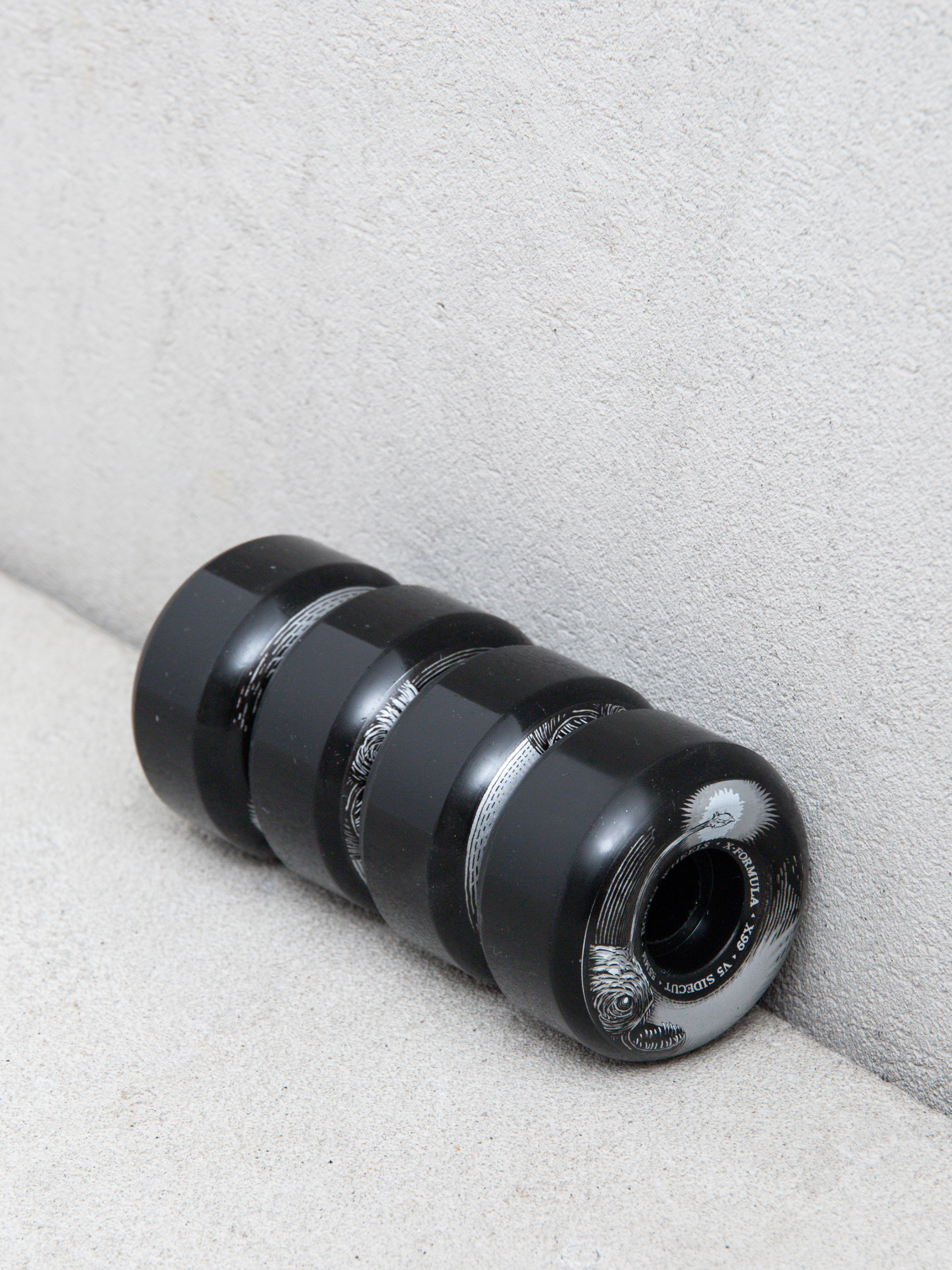 Bones X Formula 99A Dark Waters V5 Gördeszka kerék (black)