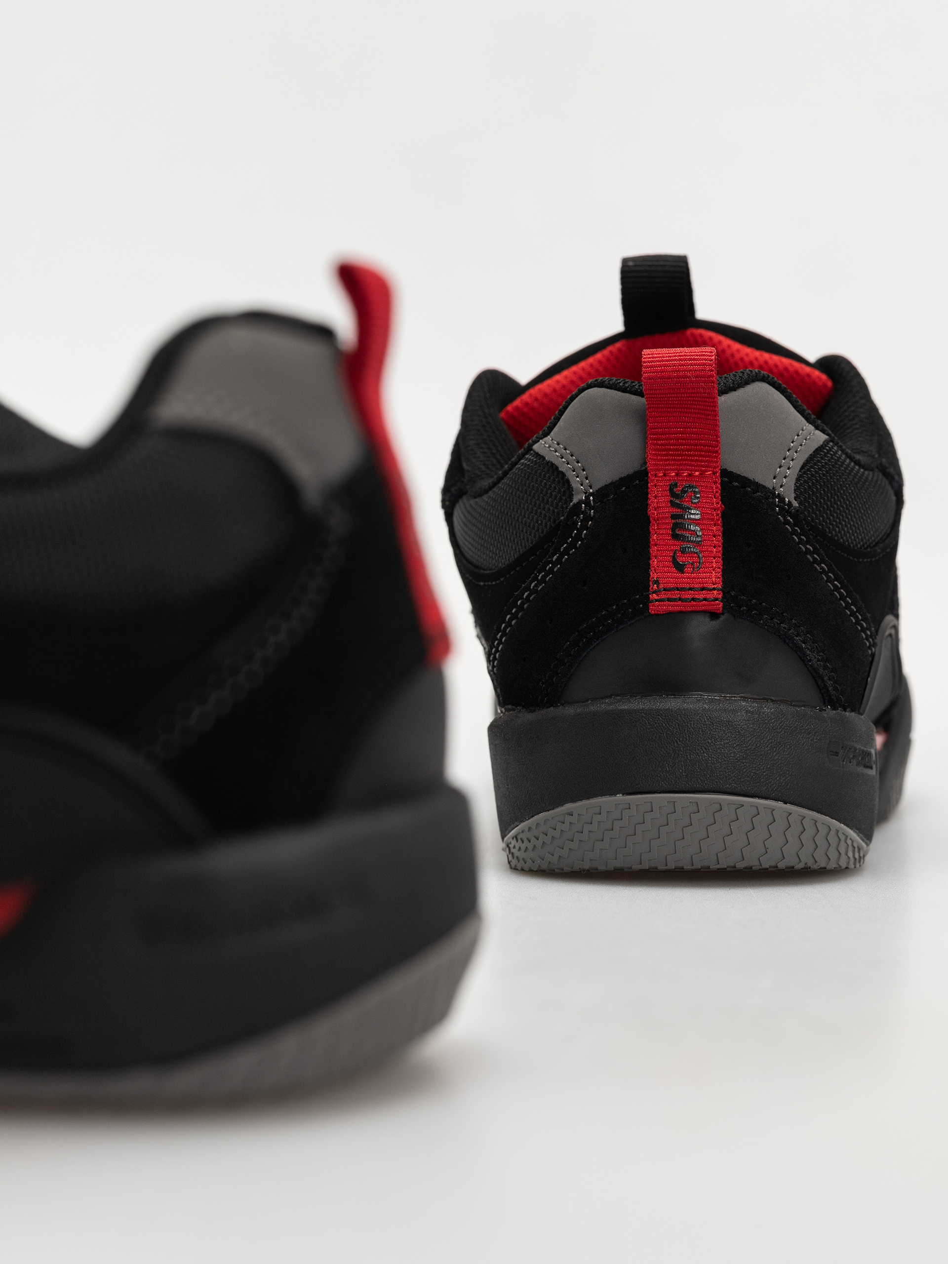 DVS Slot Cipők (blk/blk/red)