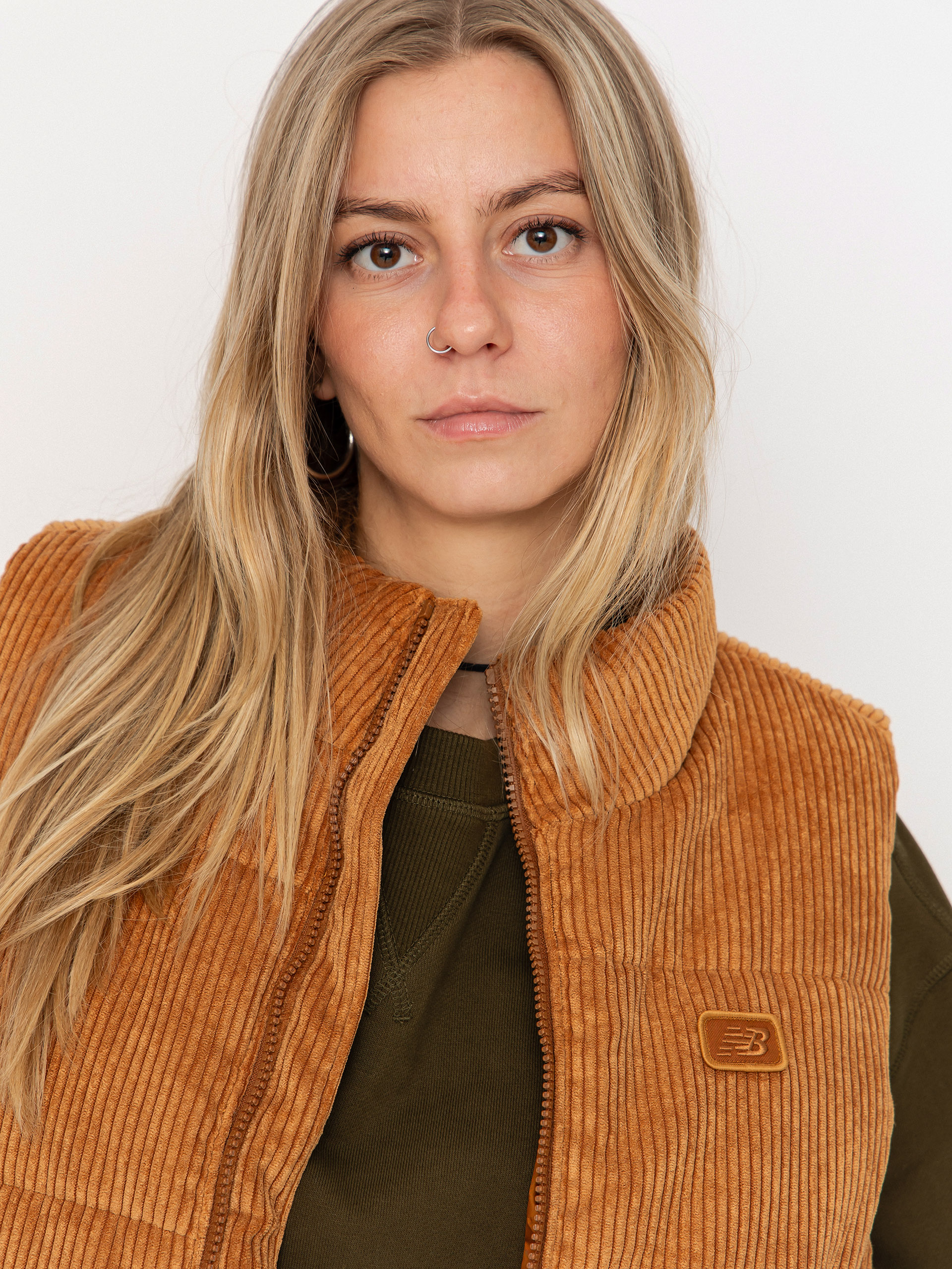 New Balance Wide Wale Corduroy Wmn Mellény (brown)