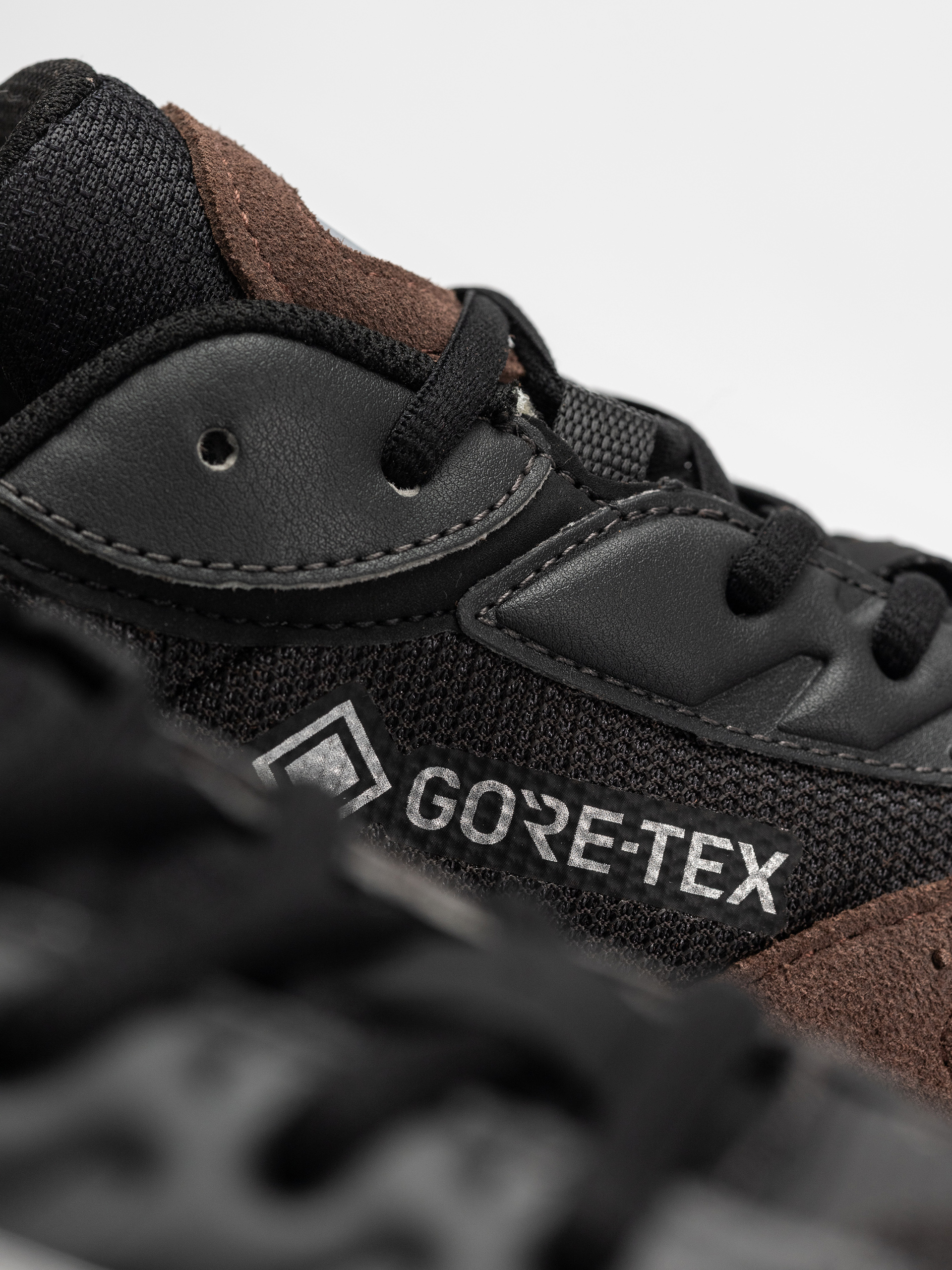 Mizuno Wave Rider GTX Cipők (black sand/black/chicory coffee)