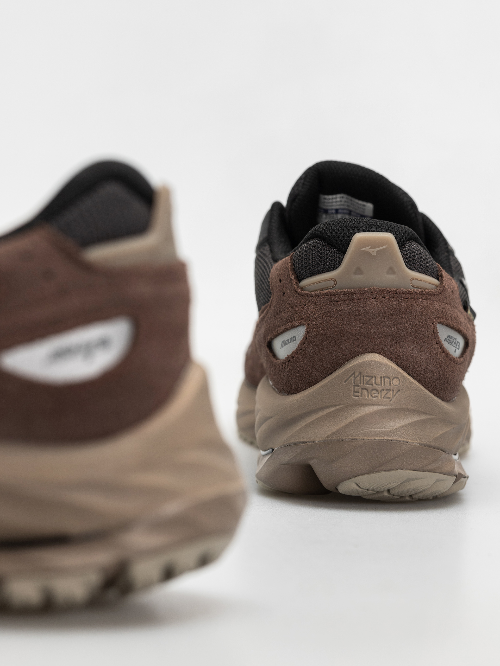 Mizuno Wave Rider GTX Cipők (black sand/black/chicory coffee)