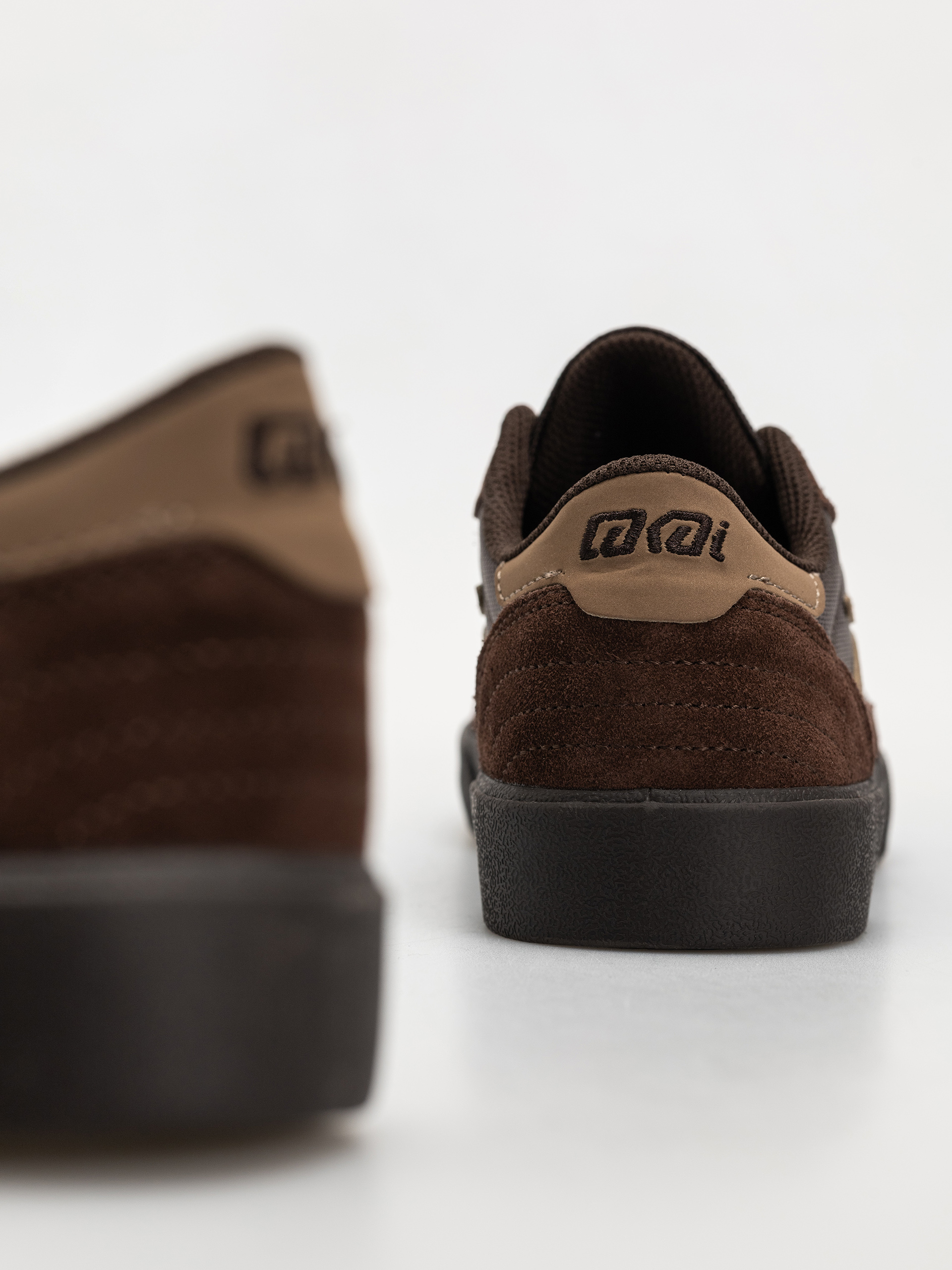 Cipők Lakai Cambridge (chestnut suede monochrome)