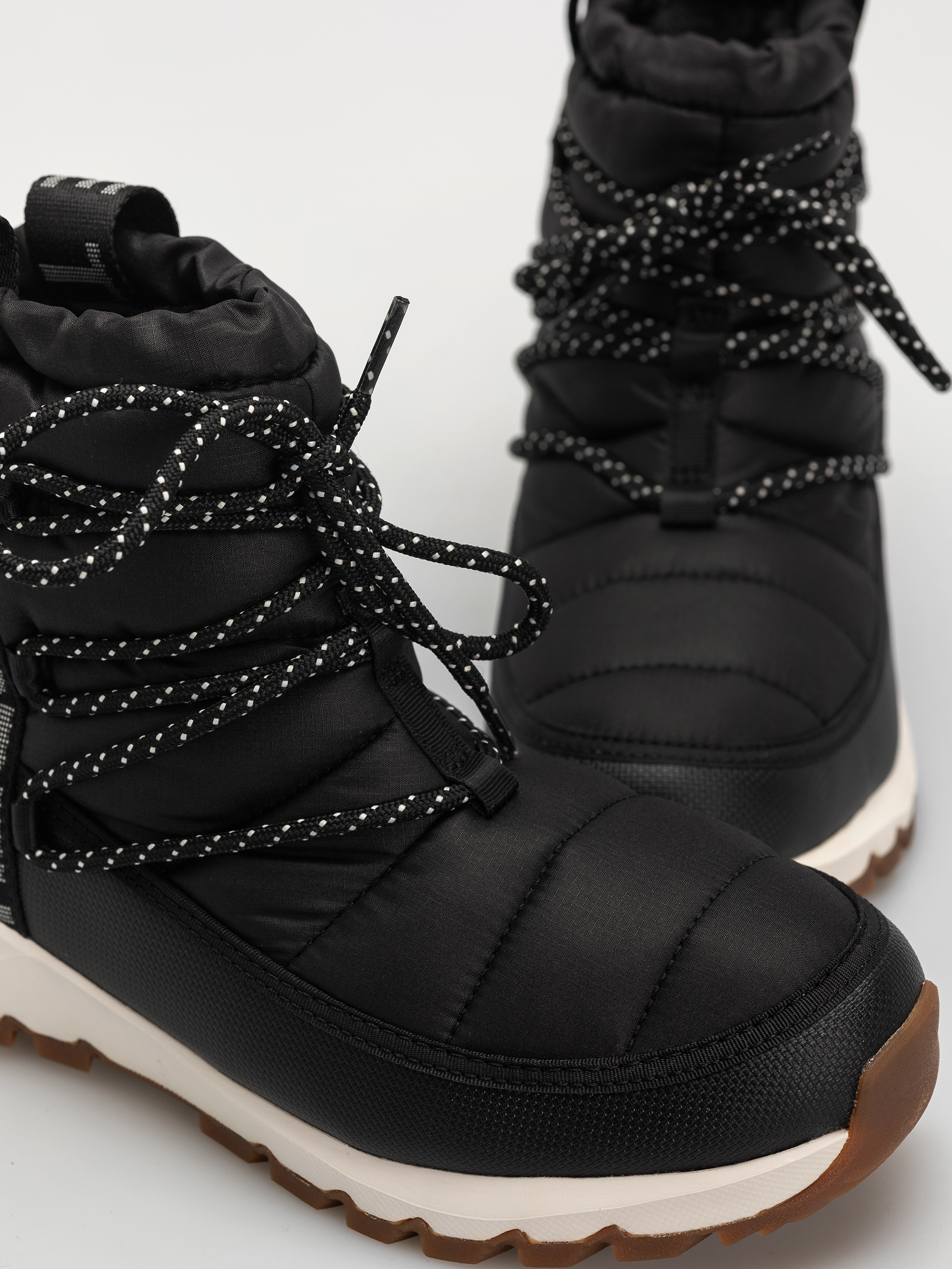 Cipők The North Face Thermoball Lace Up Wp Wmn (tnf black/gardenia white)