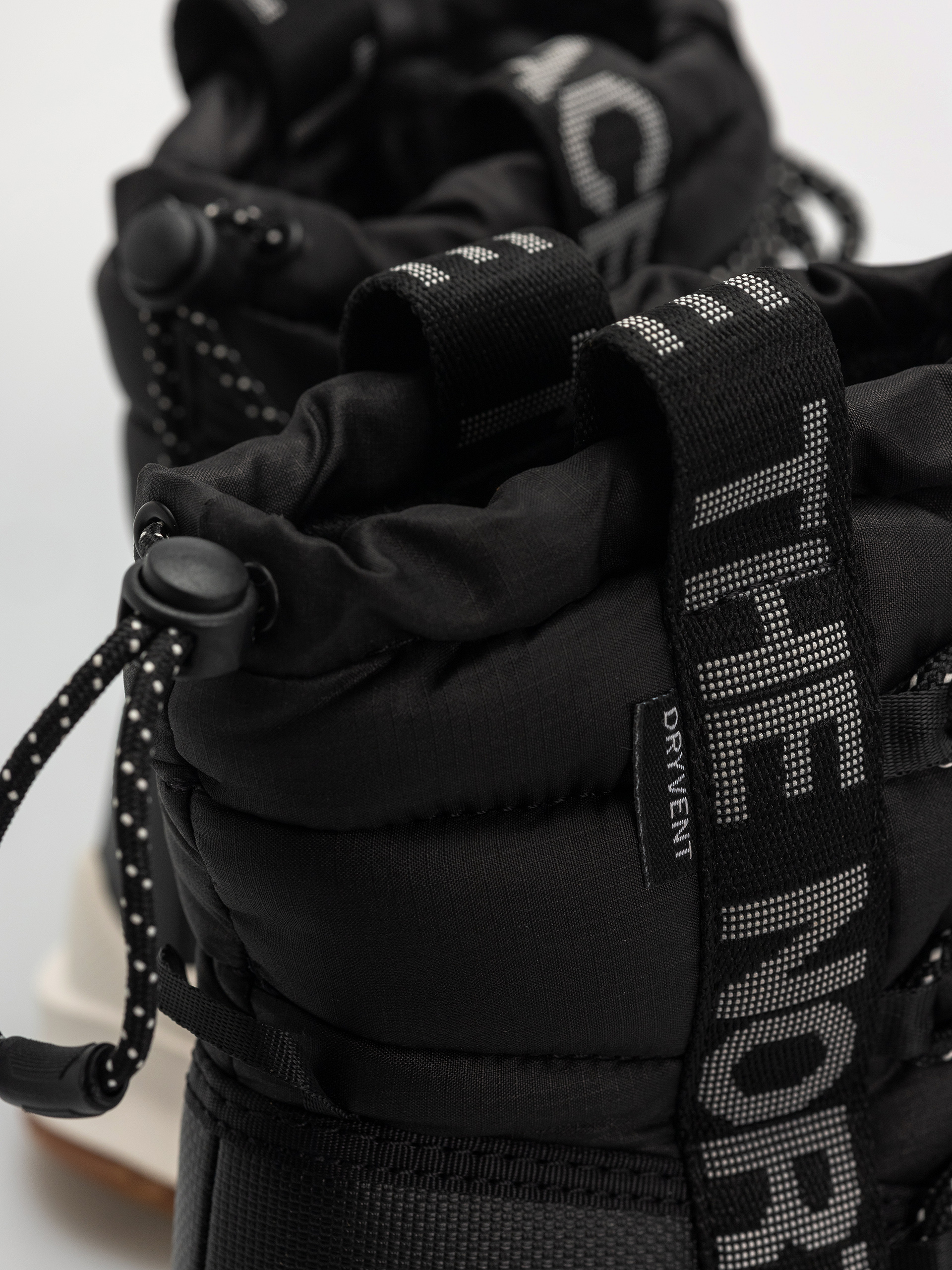 Cipők The North Face Thermoball Lace Up Wp Wmn (tnf black/gardenia white)