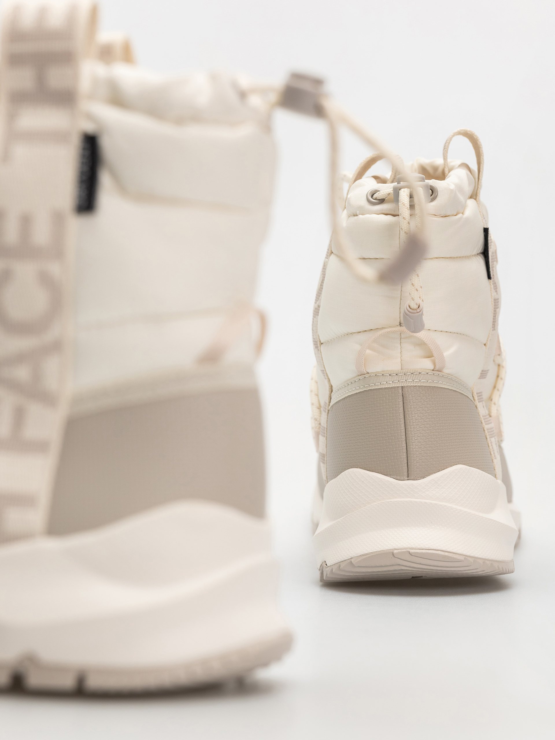 Cipők The North Face Thermoball Lace Up Wp Wmn (gardenia white/silvergrey)